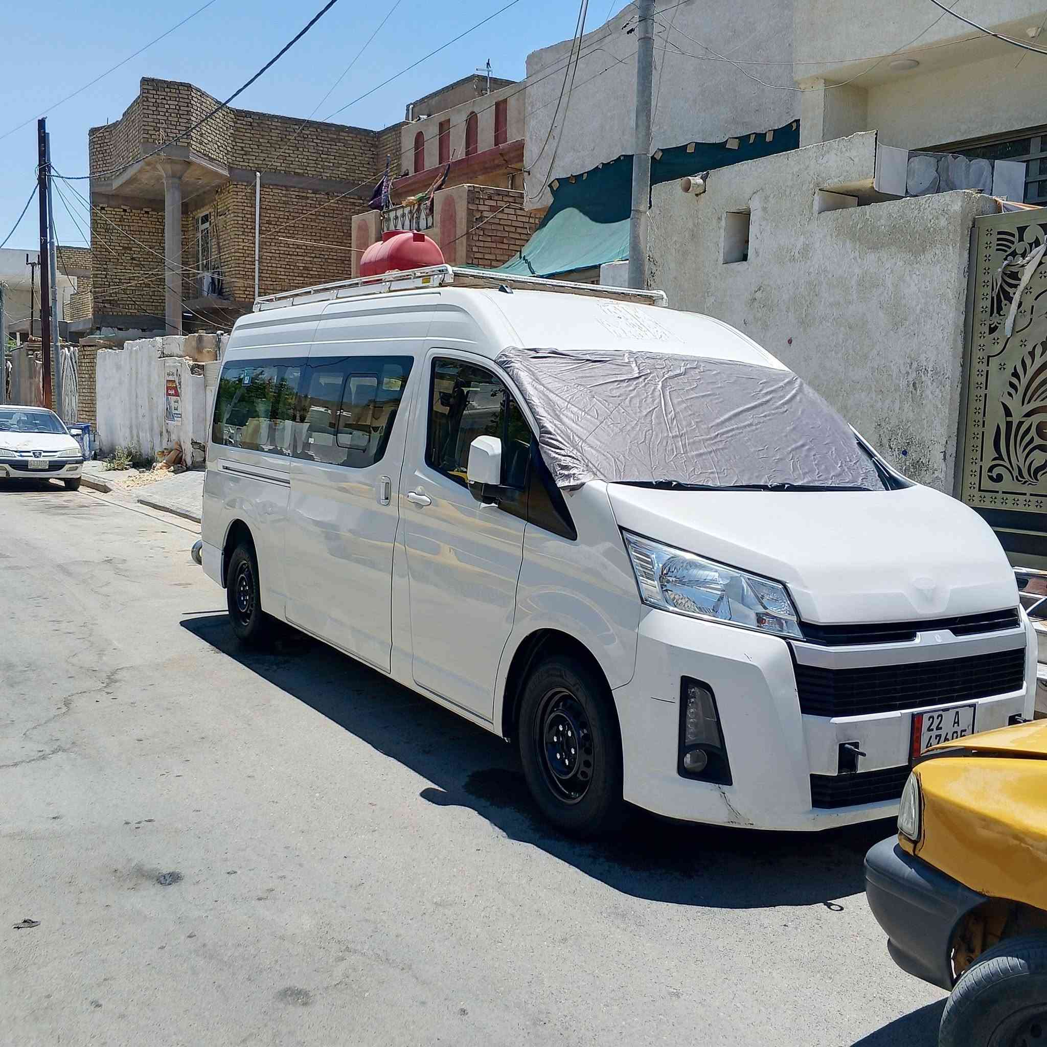 سلام عليكم هايسه بوز موديل2023 السياره ربع فول السياره جاهزه مكفوله من الصبغ  رقم شمالي تحويل ثاني يوم السياره بيه بس بارد طخات الستفسار ***********
