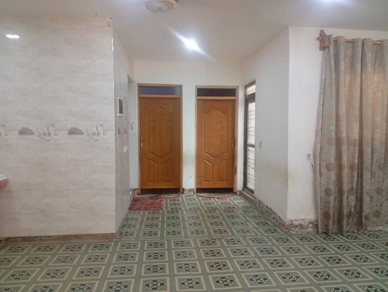 سلام عليكم بيت.للبيع.خلف.المدارس.هورجب.180.متر.السعر.95.وبي.مجال.رقم.الهاتف.***********
