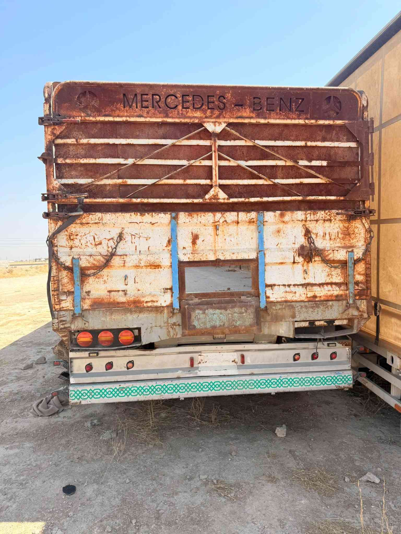 للبيع عربانه حداديه 4دناكير (14) 3الماني 1 صيني    السعر 125 او بيه مجال
***********
***********
