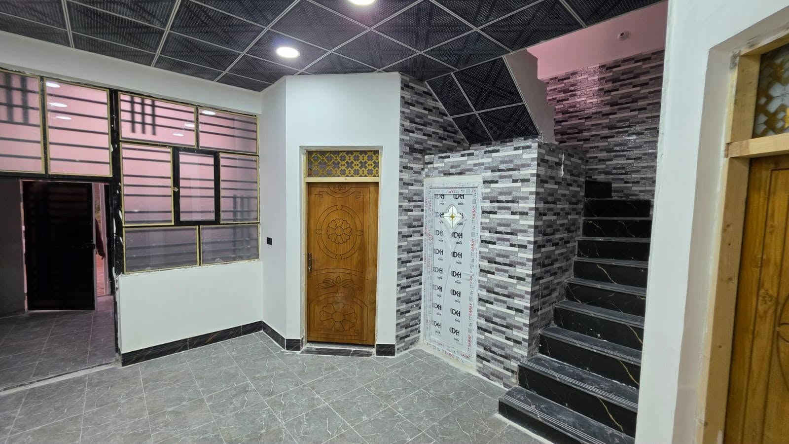 للبيع بيت مساحه ١٢٣ متر طابو زراعي سند ٢٥ مداور بالطابو شغل درجه اولى اساس وسقف كونكريت بناء طابوق كامل المواصفات سيراميك بورسلين بياض كله كامل مكان مميز ركن على شارعين الاستفسار الاتصال على الرقم *********** اناره ليليه كهرباء ماي شوارع مرتبه ضوئي

