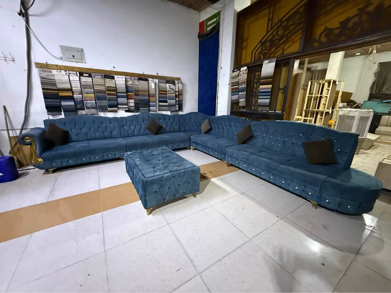 ديوان مستعمل شغل موصل خشب ثقيل مع ميز وجام حراري 
سعر 240 الف 
عنوان دهوك مالطا معمل الاغا *********** دهوك, العراق
