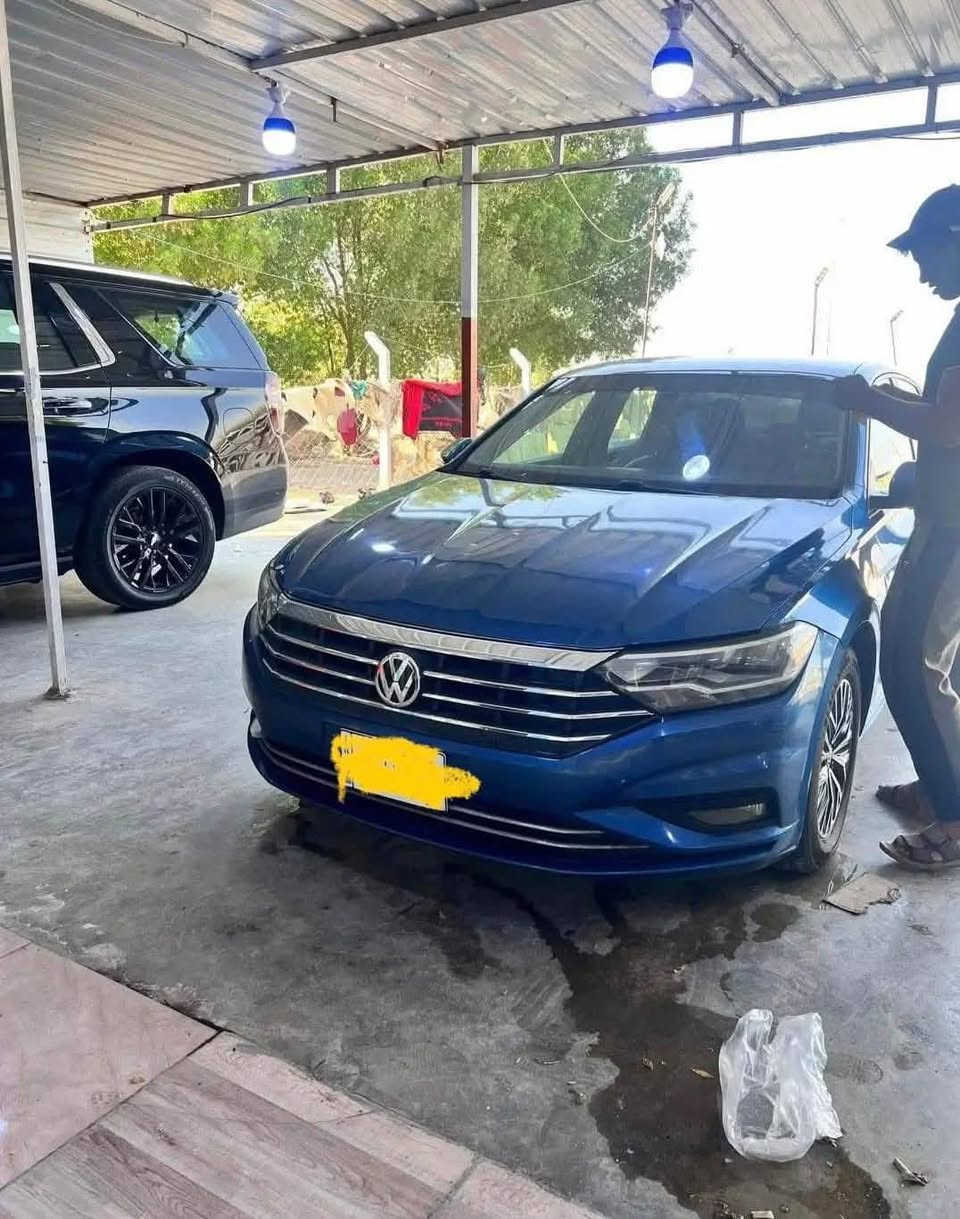 (((((( بيع فقط بدون مراوس )))))))
‏( JETTA SE PLAS 2019 )
-‏70 الف ميل 
-‏‎محرك 1400 TURBO 
-‏‎كير اوتو 8 نمر 
‏‎-وضعيات القيادة ( سبورت - نورمال - ايكو - عادي )
•  بانوراما
• رادار 360 
• نقطه عمياء بالمري
• هيتر بالمري
•  بصمة تشغيل
•  بصمة ابواب + جنطه
•  قفل جام مركزي
•  اوتو ستارت - اوتو ستوب
• تحكمات ستيرن جهتين مثبت سرعة 
•  هاندبريك بصمة
•  منظومة زنون بلادي
•  شاشه 8 انج لمس تدعم كار بلي 
•  كشنات جلد اسود
•  تدفئة كشنات امامي 
•  اضائة LED اوتو ليلى نهاري
•  بك لايت LED
•  كامرة خلفية
•  ستيرن رياضي على شكل حرف D

⛔️ضرر بنيد فقط حادث أمريكا 
⛔️‏‎جاملغ خلفي ايمن مصبوغ  اثر طخه خفيفه مال دراجه بالعراق

 • السياره مال بيت مامتعوبه مال جناي وعلى ايده صارلها 4 سنوات  وداخله سيرفس كامل مبدل دهن كير ام زويل  مع براد دهن الكير  ودهن محرك رافينول من الاخير السياره  
.السعر /// 125 $
 مكانها بغداد ..***********
