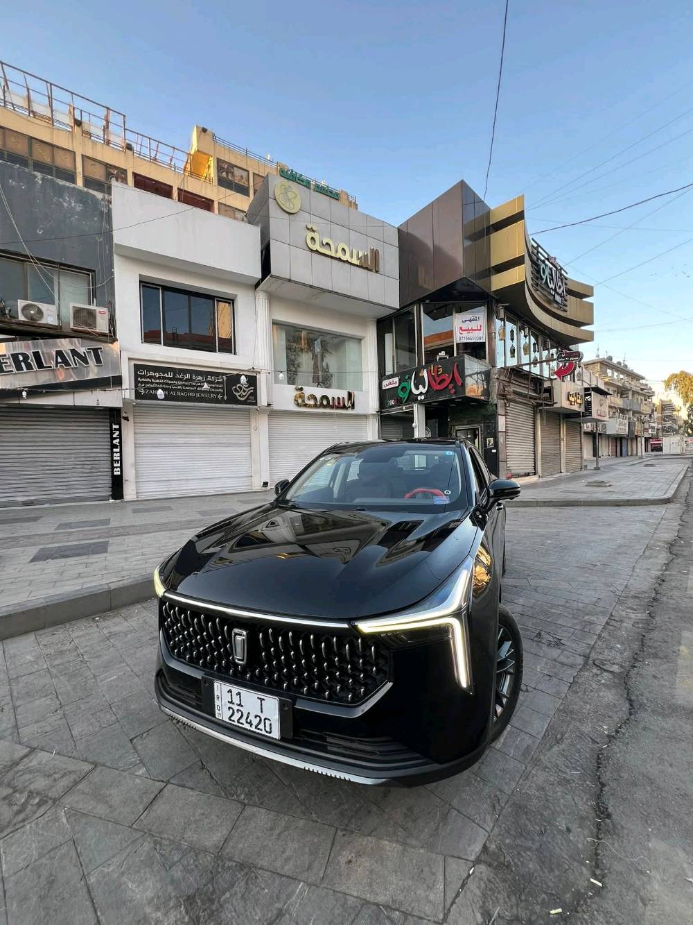 بيستون t55موديل 24ماشيه 15000وضع شركه فقط رصعات بصيطه تحويل مباشر سياره بالضمان شركه احوالك شوكت ماتريد سعر 150$رقم هاتف ***********بغدادانكليزي مواصفات خليجي سياره
ممكن تذكرلي شنو الفئة/النسخة بالضبط للبيستون T55؟ وهل هي فل كامل لو نص فل، وشنو المواصفات المهمة بيها مثل فتحة، كاميرا، حساسات، شاشة، بصمة؟: 
فول بصمه فتحه كاميرات دوارة 
ممكن تحددلي مكان السيارة ببغداد بشكل أدق: أي منطقة/حي حتى يعرفون الزباين وين يشوفوها؟: 
بغداد كميرة جزيرة سياحيه 
هل الصيانة كلها منتظمة وعندكم كفالة شركة سارية شكد باقي منها؟ وإذا أكو تبديلات أو تصليحات صارت، شنو كانت؟: 
ضمان خمس سنوات بالضمان الشركه
السعر المذكور 150$ نهائي لو قابل للتفاوض؟ وإذا أكو مجال، شكد آخر حد؟: 
قابل للتفاوض 
هل السيارة عليها أي طلاء أو سمكرة غير الرصعات البسيطة المذكورة، ولو ماكو ممكن تذكر هل الشاصي والهنكار سليمين 100%؟: 
نعم بيها مكانين قبغ صندوق خدوش بسيطه وباب خلف سائق رصعات 2فقط الباقي وضع شركه جديدة سيارة جدا