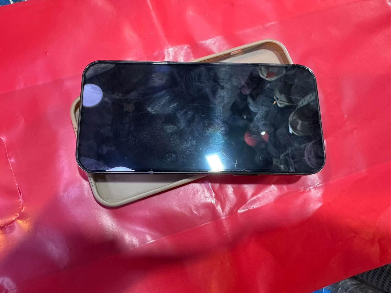 13 برو ماكس بطاريه 75 128 جيجا الهاز نظيف افحص وين مابدك رقم التواصل ***********80 دينار

نص مكتوب في الصور:
- 10:09 4G حالة البطارية والشحن رسالة مهمة حول البطارية حالة بطاريتك متدنية جدا. يمكن أن يبدل أحد مزودي خدمة Apple المعتمدين البطارية لاستعادة الأداء والطاقة القصويين. العثور على خيارات الخدمة... الحد الأقصى للقدرة 75% هذا قياس لقدرة البطارية مقارنة بقدرتها عندما كانت جديدة. قد تتسبب القدرة المنخفضة بتقليل ساعات الاستخدام بين عملية الشحن والأخرى. أقصى قدرة للأداء ستساعد الأنظمة المضمنة في النظام والمكونات في تخفيف آثار الأداء التي قد تلاحظها أثناء التقدم الكيميائي في عمر بطارية iPhone. شحن البطارية المحسن للحد من استنزاف عمر البطارية، يتعلم الـ iPhone من عادات الشحن اليومية، بحيث ينتظر ولا يتجاوز 80% حتى يحين موعد حاجتك إلى استخدامه. الشحن بالطاقة النظيفة في منطقتك، سيحاول iPhone التقليل من البصمة الكربونية من خلال انتقاء وقت الشحن الذي تتوفر فيه كهرباء بانبعاثات كربونية منخفضة. يتعلم iPhone من عادات الشحن اليومية، بحيث لا يشحن بالكامل حتى يحين موعد حاجتك إلى استخدامه. معرفة المزيد...