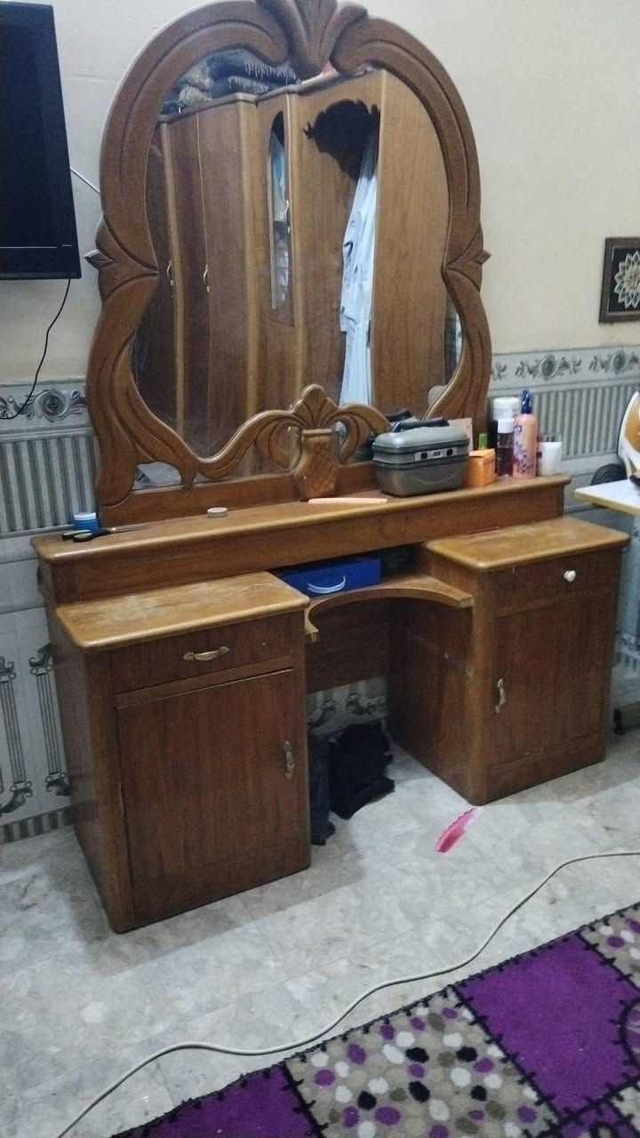 سلام عليكم غرفه للبيع نضيفه السعر650وبيها مجال ***********
