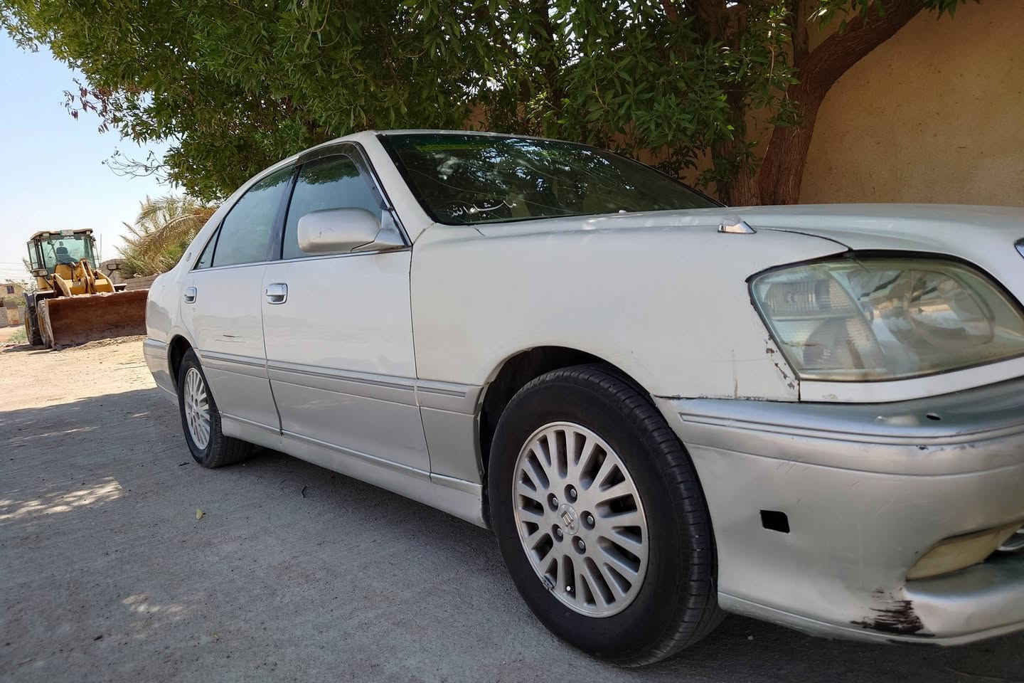 تويوتا كراون (ملكة جنون) موديل 2002 للبيع
سيارة جاهزة من كلشي وبدون أي مصاريف، دق سلف وتوكل على الله.
​📌 المواصفات والحديث:
​الفئة: فول مواصفات (4 دكم + فتحة قمارة).
​المحرك والكير: محرك D4 الكبير، كير ومكينة بشرط الجاهزية.
​الحدادية والتبريد: حدادية كاملة ومجددة، والتبريد ثلج.
​البودي: مكصوصة قمارة فقط.
​الأوراق والتسجيل: أصولية، رقم كركوك (ترقيم قديم)، فقط گمرك غير مدفوع.
​💰 السعر: 55 ورقة 
📍 المكان: الناصرية
📞 للتواصل والاستفسار: ***********

🚩🚩 للجادين اتصال فقط مكلف بل نشر
