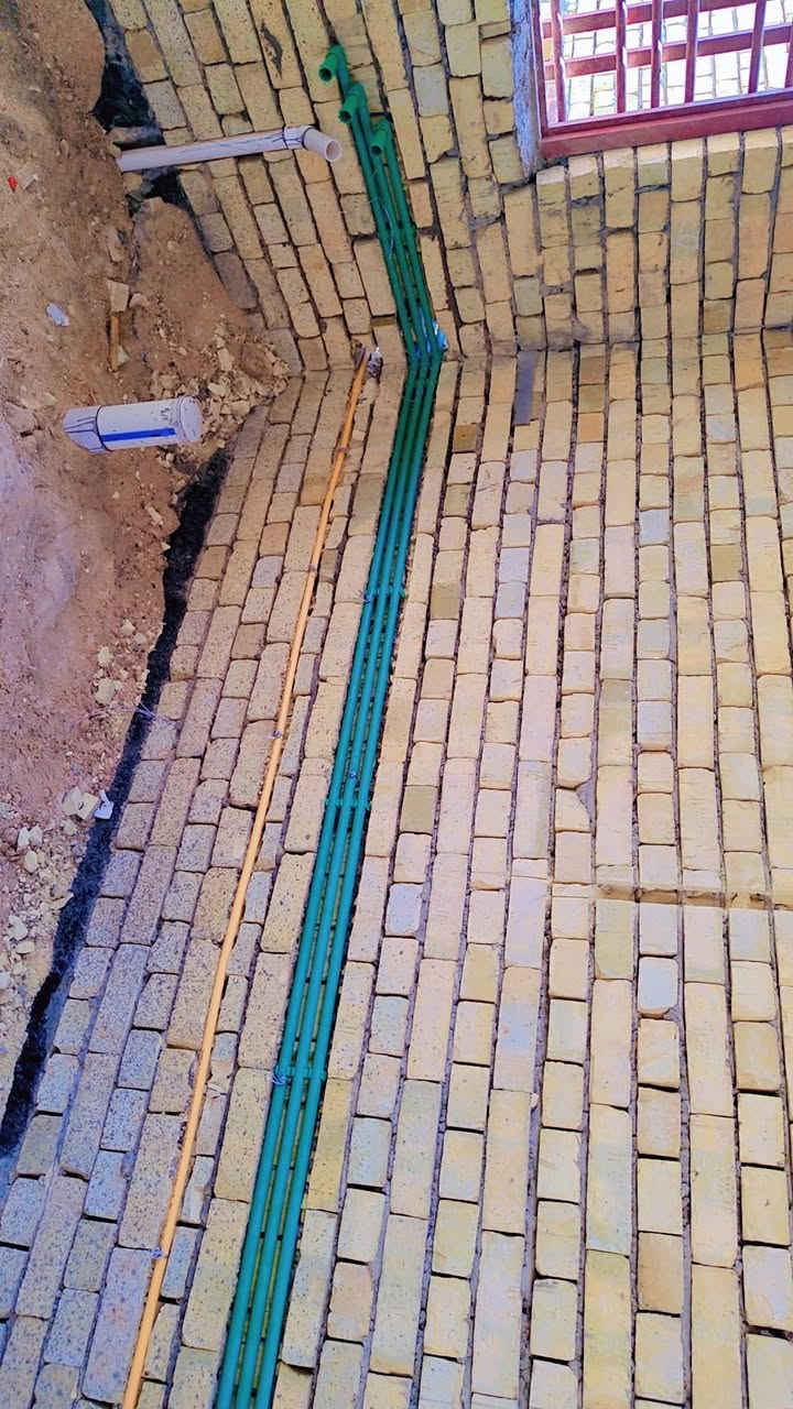 السلام عليكم تأسيس ماء ومجاري بحدث الطرق عملنه في كربلاء المقدسه تصل وبيك خير وتدلل ***********/***********

