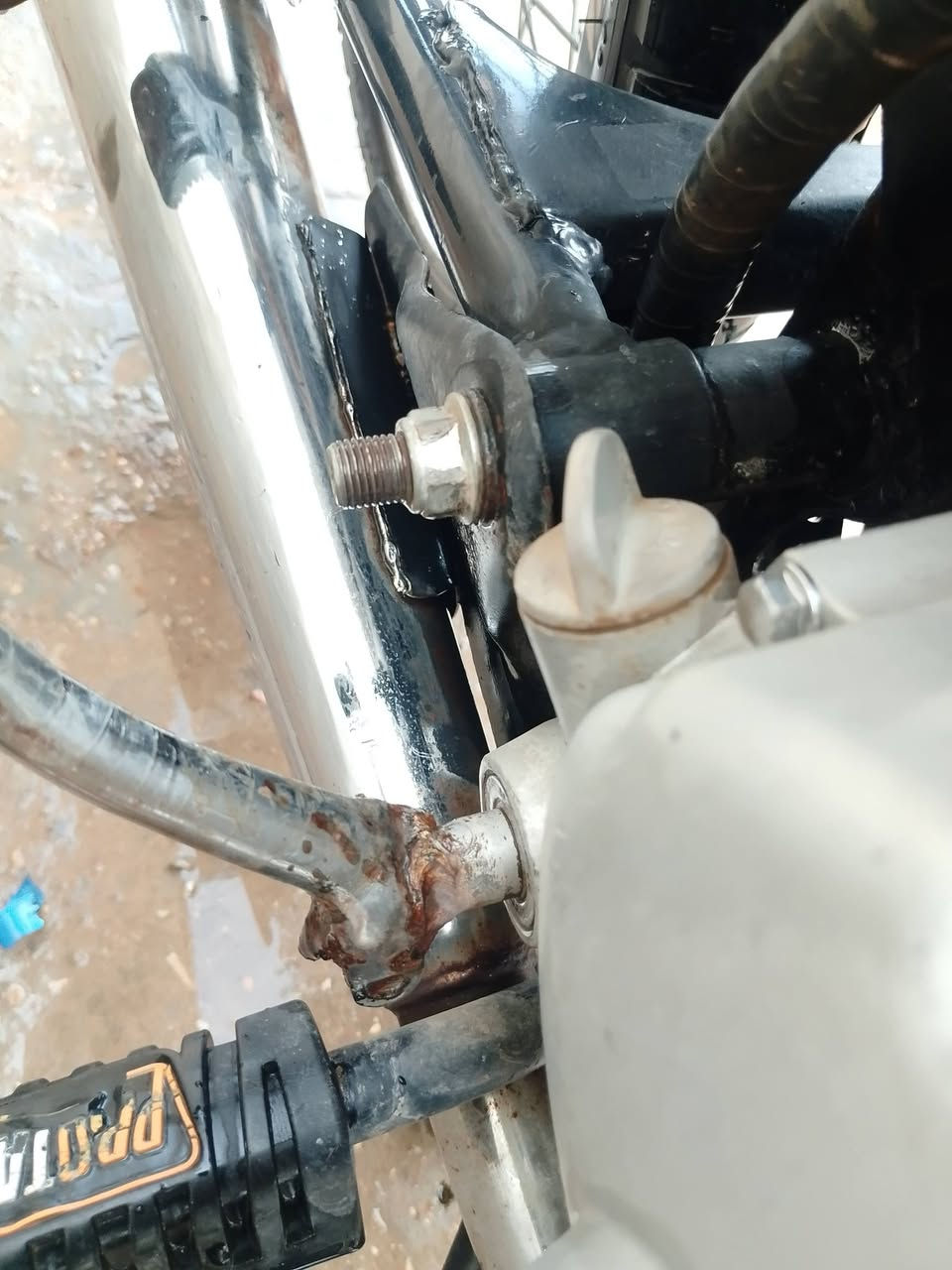 السلام عليكم دراجه ارشه 18وراق 3 كهربائيات شغاله لايت بك لايت اشاير الماميات شغالات  الدراجه نشطه وتفاصيل بل صور  مكانه الزبيديه  رقمي ***********  وترهم مراوس حسب القناعه
