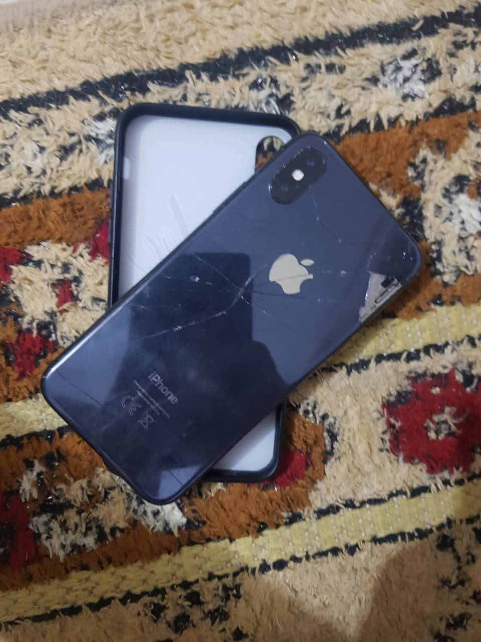 السلام عليكم عندي ايفون اكس جهاز نضيف بس الضهر مفطر الباقي كله شغال فيس ايدي كامرات الباقي كله شغال بطاريه 71  ذاكره 64 سعره ١٢٥ الف وبي مجال مكاني كربلاء حي الفارس شراي اتصل على هذا الرقم ***********
