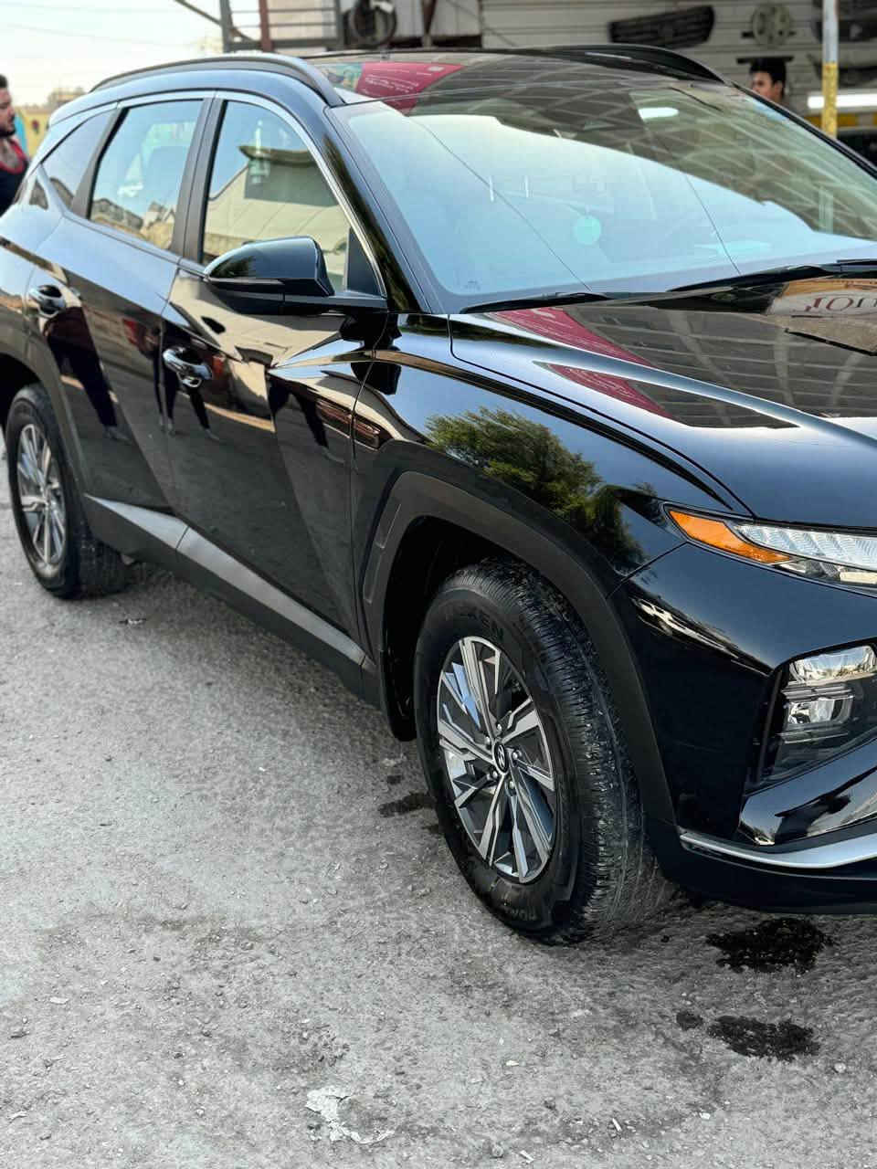 🚘 للبيع: هونداي توسان 2023 هايبرد
✅ موديل: 2023
✅ نوع المحرك: هايبرد (اقتصادية جداً بالوقود)
✅ وارد: أمريكي
✅ اللون: (اسود )
✅ الممشى: (35 الف مايل )
✅ الحالة: سيارة نظيفة جداً وخالية من أي مشاكل
✅ المواصفات: شاشة، كاميرات، حساسات، فتحة سقف، أنظمة أمان، تبريد وتدفئة 

السيارة بحالة ممتازة وجاهزة للفحص بأي مكان.

📍 الموقع: (بغداد)
📞 للاستفسار: (***********)

السعر: (190) وقابل للتفاوض للجادين.

