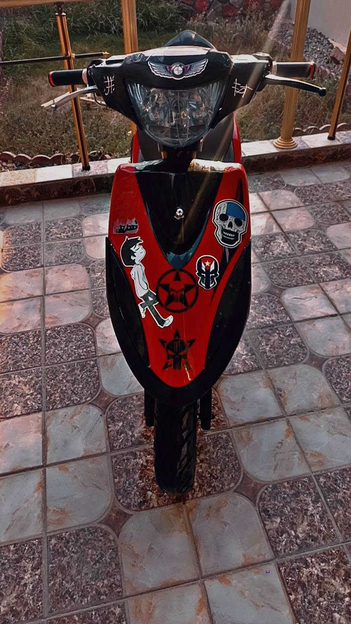 سلام عليكم من رخصة صاحب الكروب. دراجه ماكس عدله للبيع دراجه حلوه ونضيفه محرك رمبه كهربائيات شغاله بطاريه شغاله  
سعرها 625الف وبيها مجال بسيط مكاني تكريت  القادسيه الدراجه شلعه ومعدل ومزوده يدات رياضي صالنصه FM 
للتواصل ***********
