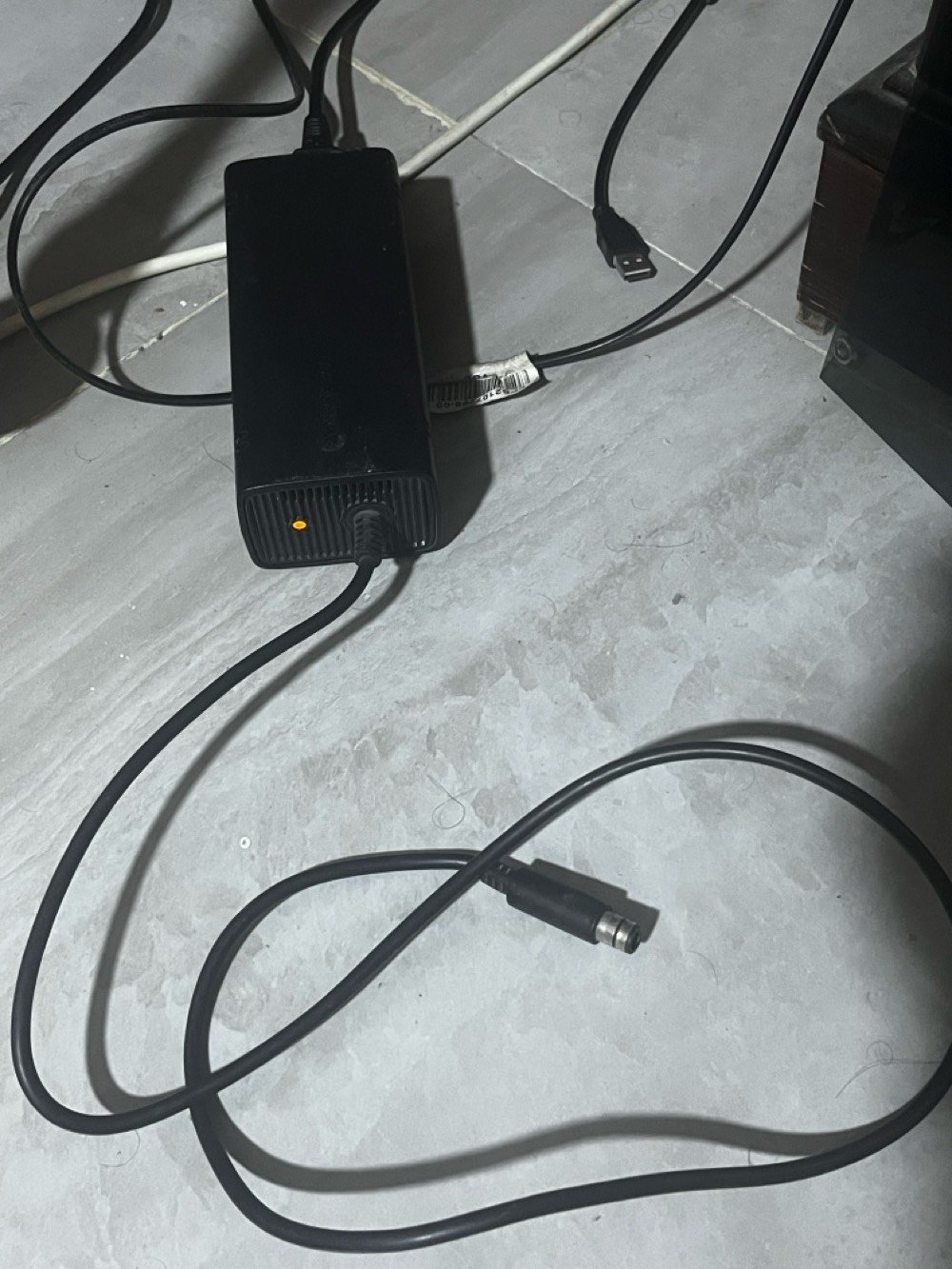 xbox 360 super  slim للبيع
الملحقات: 
-يدتين نظيفات  
-٨ اقراص 
-٤ بطاريات مال يدات ويا (وحدة من عدهم شحن من دون الكيبل)
-يدة ثالثة واير انطيها فحم 
-يدة والمحولة والجهاز بلاديات ممفتوحات
-التوصيل مجاني
-السعر ١٢٥ الف قفل 
-تفاصيل الجهاز وفحصه كدامك اشوفك بالخاص 
الالعاب : 
Assassin creed rogue
Bf4
Blur
Bully
Cod4
Black ops 1
Black ops 2 
Black ops 3
Captain America 
Cod world at war 
Crash mind over mutant 
Dishonored
Fifa 19
Fifa street 
Homefront
Just cause 2
Minecraft 
Mw3
Mortal kombat 
Pes 2016
Pes 2021
Pes 2006
Rdr 1
Resident evil 6
Rise of tomb rider
SB: robotic revenge 
Spongebob heropants
Spongebob truth-sq
Tekkan tag 2
Tom and jerry
Tomb rider 
Yu gi oh 5d’s