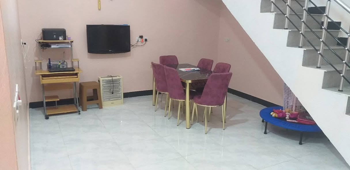 🏡#للبيع – دار حديثة البناء طابو زراعي (سند 25)..
📍#الموقع: خلف مستشفى سلمان اللهيبي الجديدة، قرب مشروع الصب الكبير، مجاور قرية عداي، وعلى بُعد نحو 600 متر من الشارع العام، وقريب من جامع الأخيار.
📐 المساحة: 165 م²
📏 الواجهة: 11 م²
📏 النزال: 15 م²
🏠 #تفاصيل الدار: ✅ طابق ونصف
✅ سنة البناء: 2023
✅ 3 غرف نوم
✅ صالة كبيرة
✅ استقبال
✅ مطبخ
✅ صحيات داخلية وخارجية
✅ سطح (شتايكر)
💰 السعر المطلوب:  ٧٥ مليون دينار وقابل للتفاوض 📞 #للاستفسار والتواصل:-
***********📱
#متوفر واتس اب بالرقم اعلاه ⬆️
