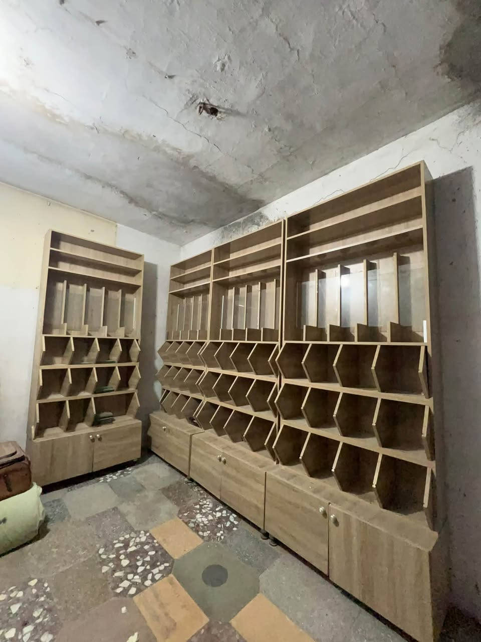 رفوف • مستخدمة • ٥ قطع