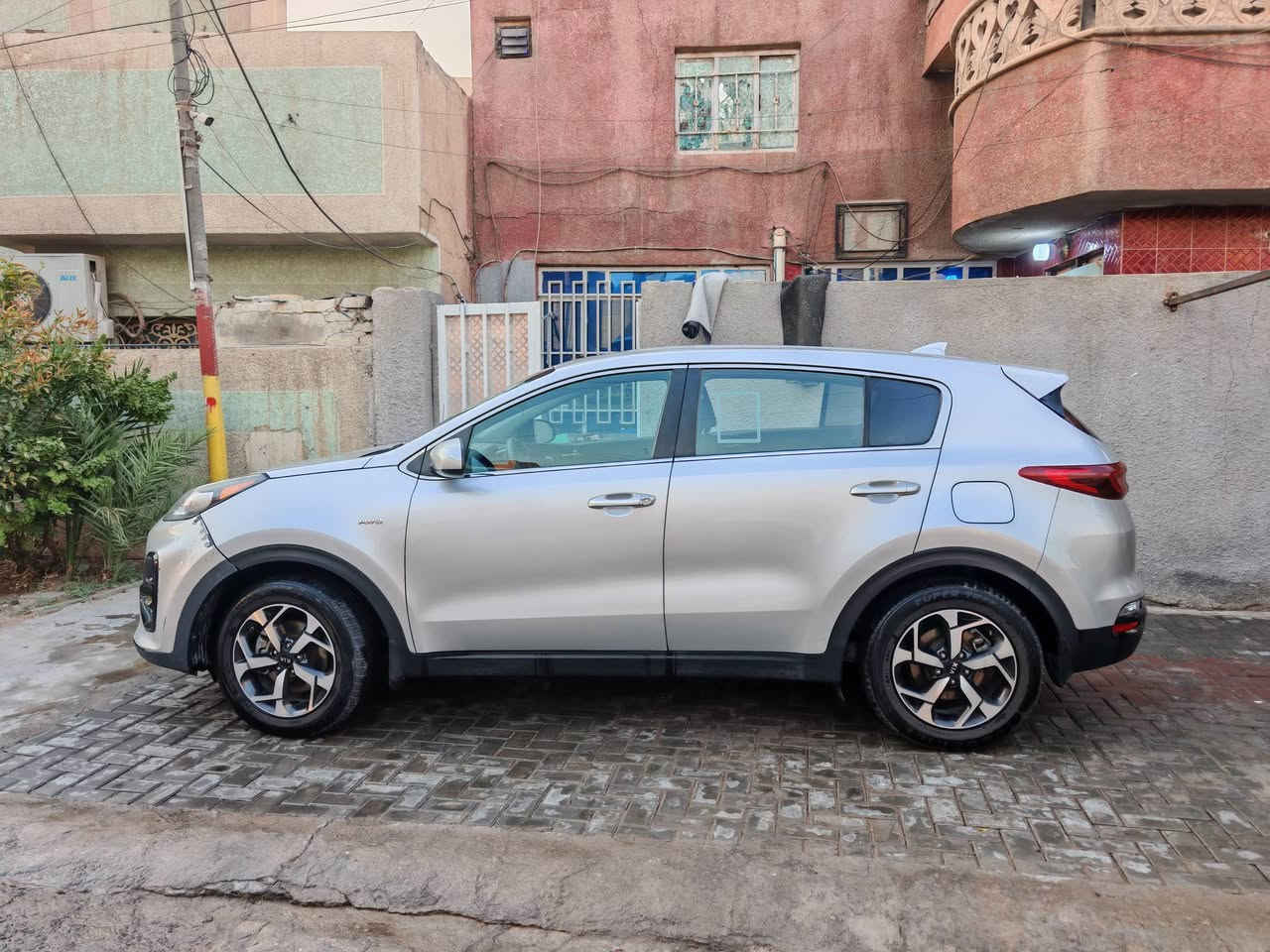 السلام عليكم
كيا اسبورتج موديل 21 وارد امريكي
حادث امريكه بس عاميه وراجع نفسه
السياره كلش نضيفه واي نقص مابيه
ماشيه 116 كيلو
مكينه وكير مكفولات
صور الحادث موجودات بل مشور
وسونار موجو بل منشور
السعر 175
العنوان بغداد حي اور
***********
