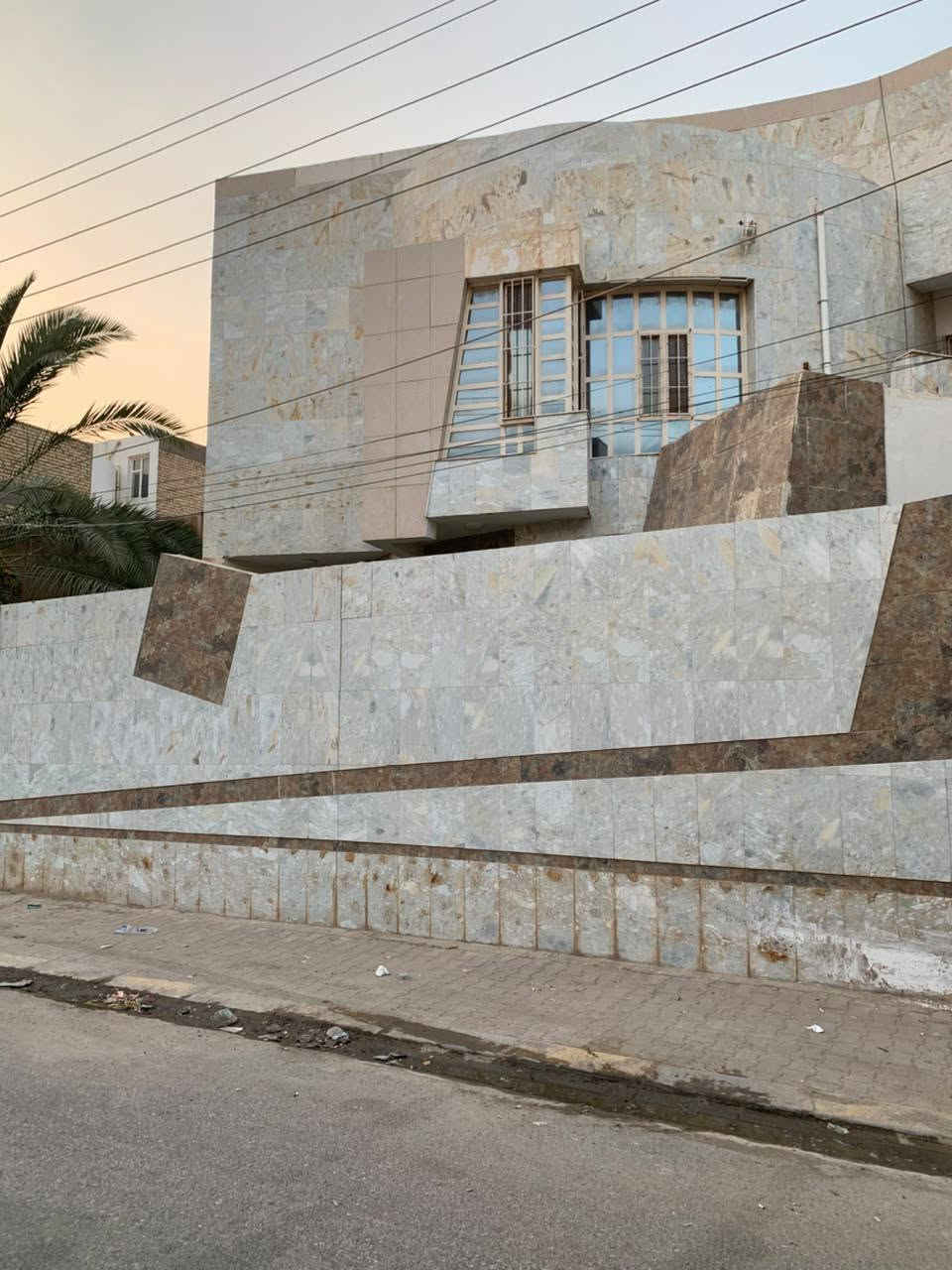 🏡 للبيع دار سكنية مميزة في النجف الأشرف 🏡

📍 الموقع:  حي المهندسين – بالقرب من شارع الجنة
📐 المساحة: 300 متر مربع

✨ موقع مميز جداً ومناسب للسكن العائلي، بمنطقة مرغوبة وقريبة من الخدمات والمناطق الحيوية.

🔑 فرصة ممتازة للسكن أو الاستثمار.

💰 السعر: يحدد عند التواصل
📞 للاستفسار : [رقم الهاتف ***********]

الجادين فقط، مع التقدير 🌹
