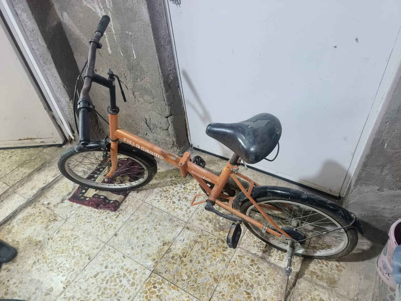 سلام عليكم بايسكل حجم 20 يطبك باله نظيف للبيع سعر 70وبي مجال ليريد يتصل ***********
