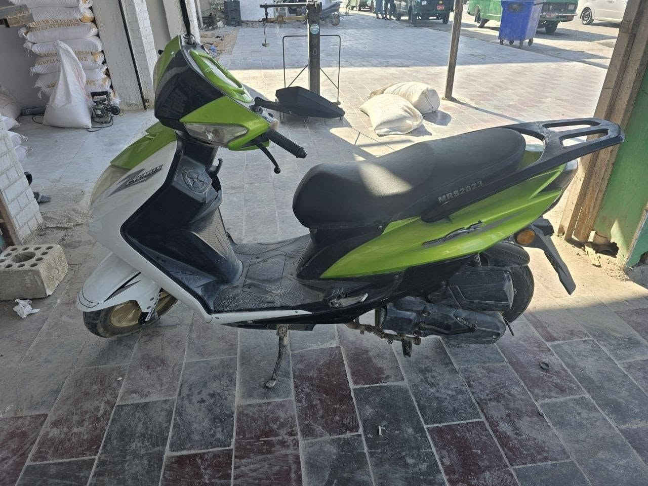 دراجه سكنس 23نضيفه خيط بخار سلف هندر 250وبيها مجال 
***********
