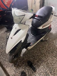 دراجة لبيع شغاله كلشي ما بيها من مكينه نوزل كلجات بانزين كله محسن تخبل...