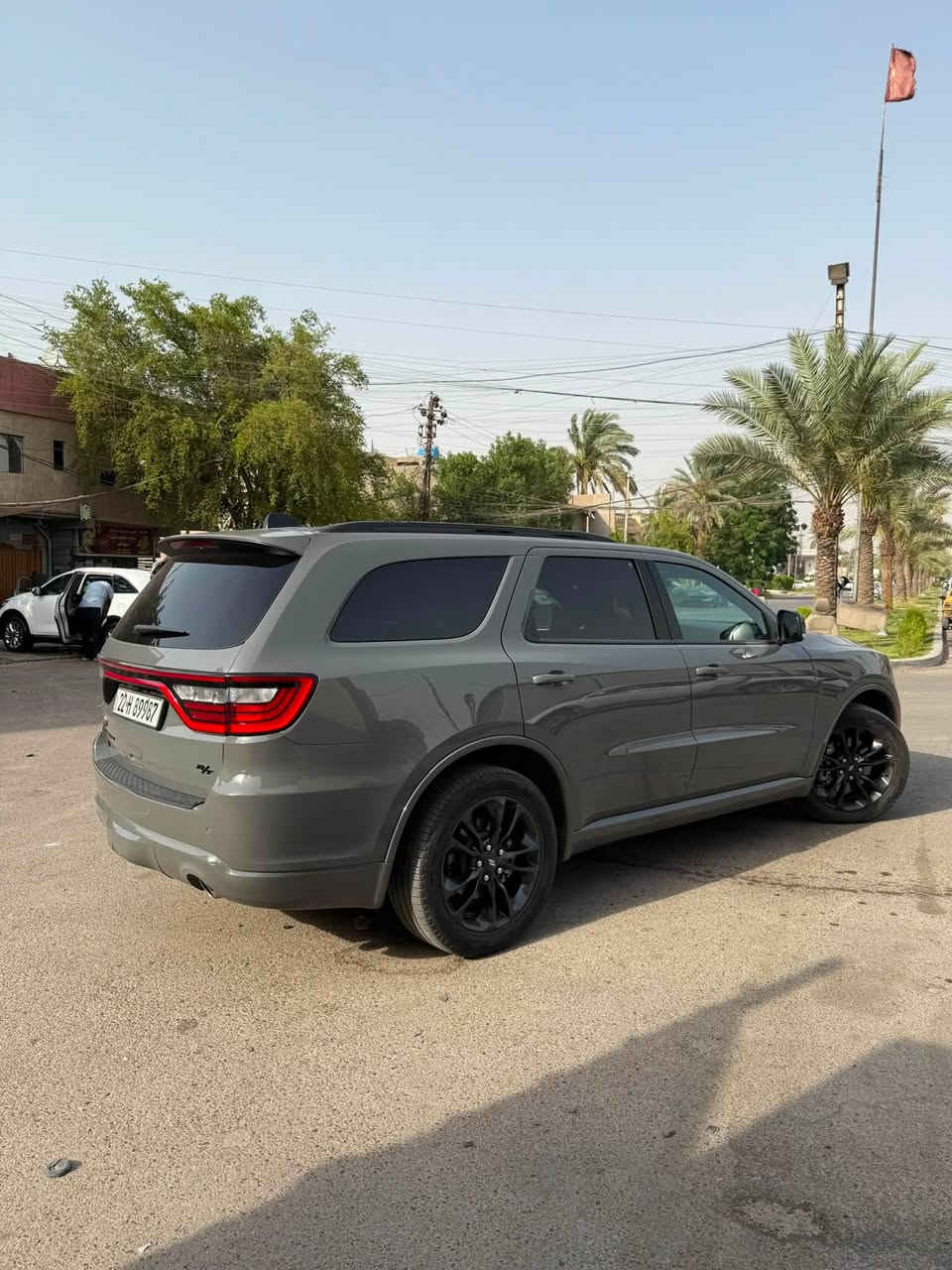 السلام عليكم 
الجميلة للبيع دوج دورنكو هيمي 5.7 v8 بلاك ادشن وارد امريكي 

كفالة عامه من دعاميه لدعاميه 2023 كلين تايتللل
ماشية 42 الف كيلو مترر 

فول مواصفات شاشة جبير
رادار فتحه سقف 
حساس خلفي امامي
كشنات جلد تدفئه تبريد 
كشنات متصله 
فول الفول 
سياره مال بيت 

مكان السياره بغداد السيدية 
*********** 
للشراي فقط لحد يتصل يسأل سياره مكفوله الي تعجبه يجي يشوفها

