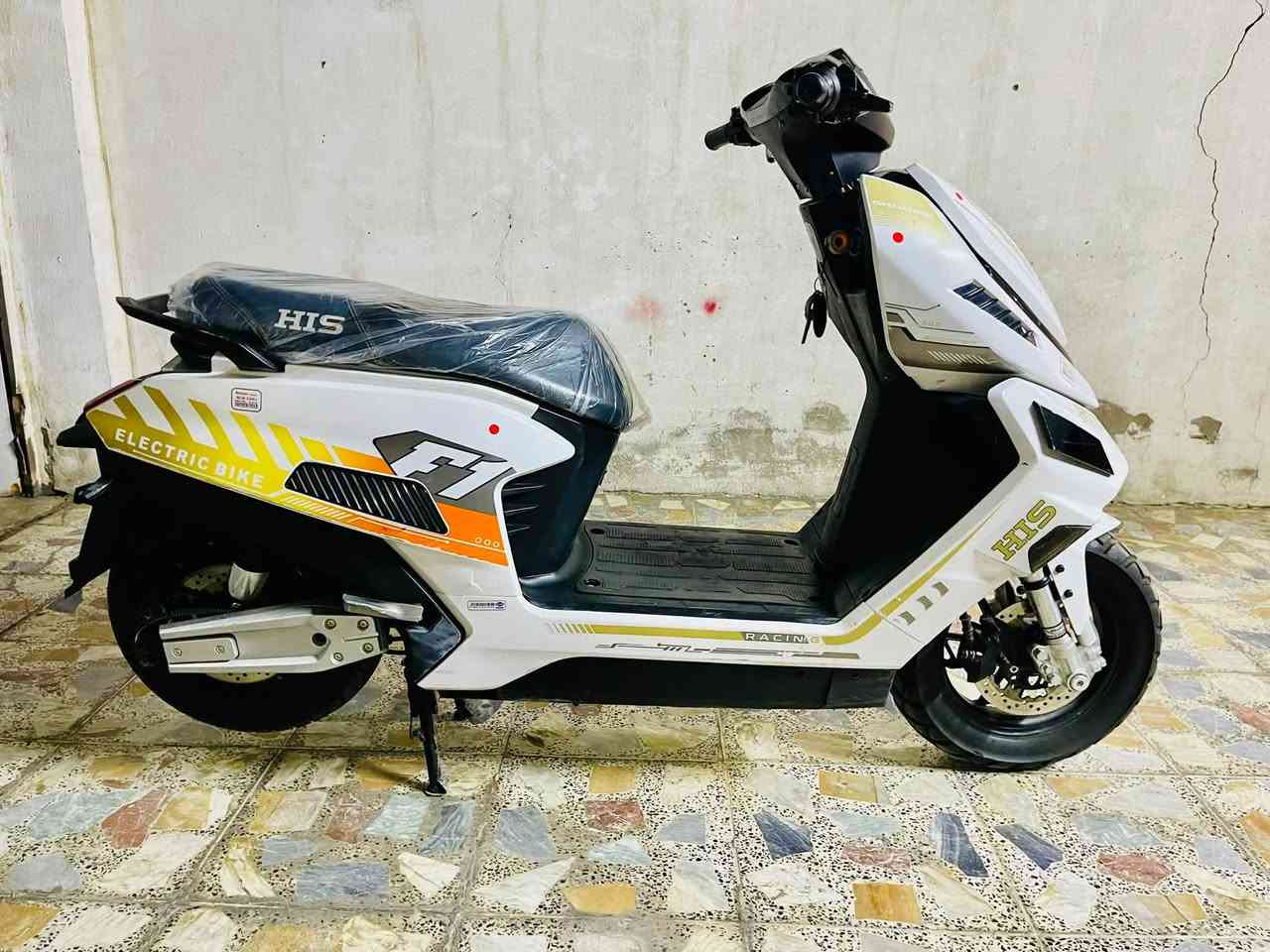 السلام عليكم 
للبيع دراجه F1 شركة HIS  
 2026
6 بطاريات دبل 32 امبير 72 فولت
ملف 2500W حقيقي
تشغيل بصمة وسويج وكارت
نضام P بارك
نضام R رجوع للخلف 
لد امامي متغير
السعر 750 وبيها مجال
المكان بغداد 
للاستفسار ***********
