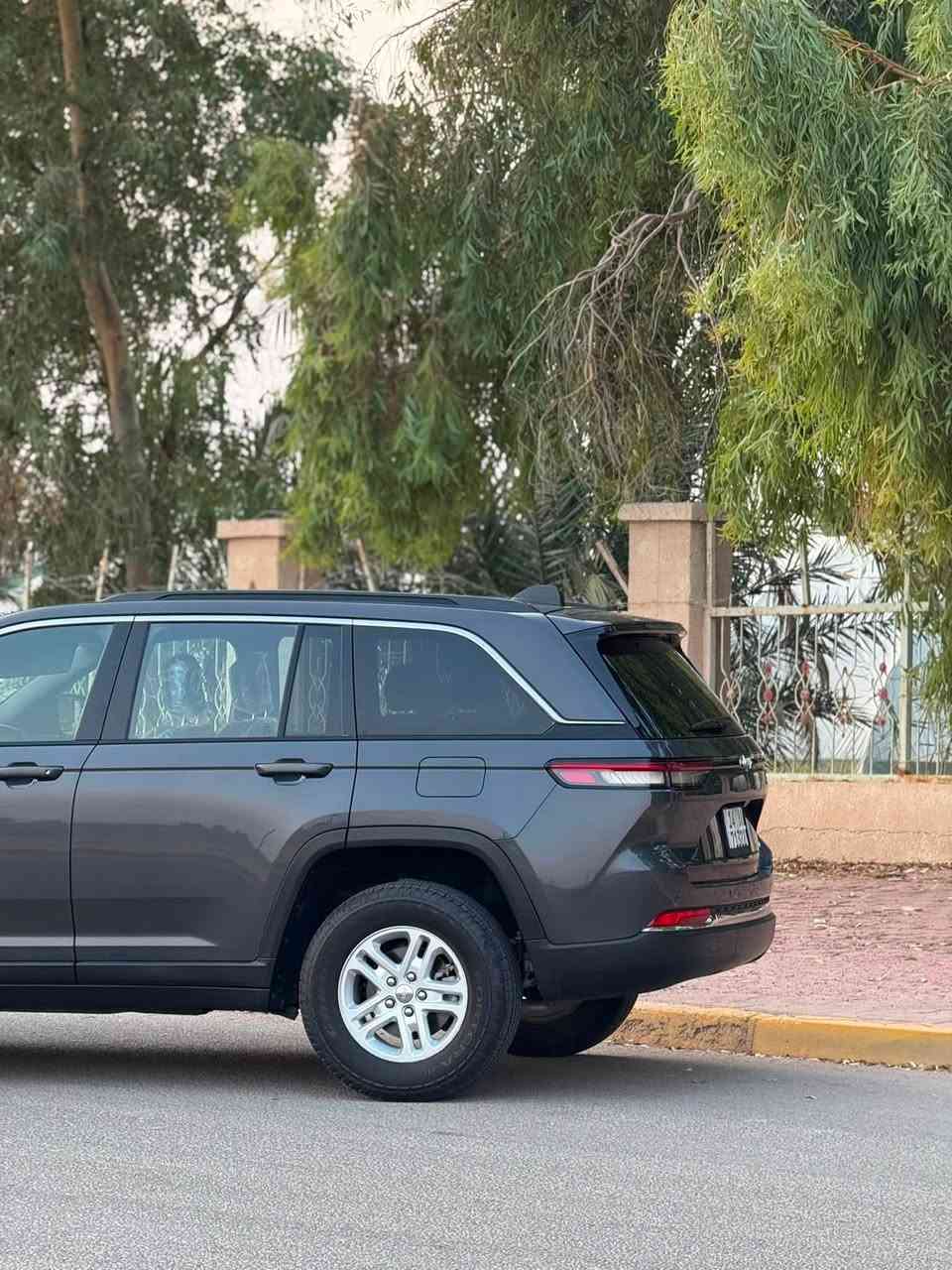سلام عليكم جيب لاريدو
للبيع او مراوس جيب موديل 25
رقم بصره شهداء ماشيه ٨ ميل 
5راكب شكل المرغوب سياره 
جديده معنه الكلمه 
حادثه جاملغ وبنيد بدون شاصي 
بدون لغد حادثه صطحي 
مكان البصره 
***********
