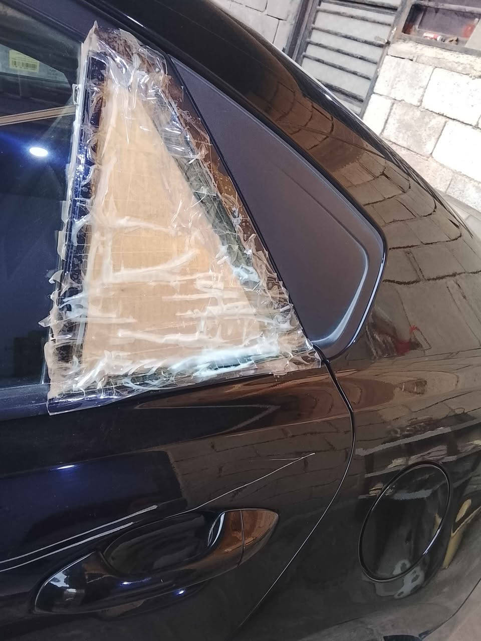 كيه ريو موديل 22 وارد امريكي مكينه 1600 دبل نوزل معوقين سياره حادثها جاملغ خلفي مرجع بارد لاصبغ ولامعجون وبها هاي الخطه موجوده بالصور *********** Singapore
