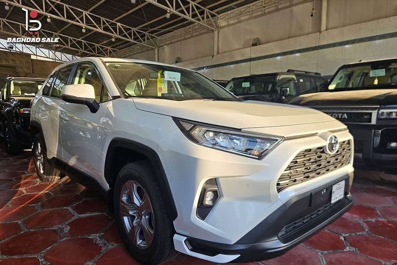 تويوتا راف فور 2025 – خليجي وكالة ساس
Toyota RAV4 2025

🌍 المدينة –  بغداد –الكراده 

•   🛣️  المسافة المقطوعة    - زيرووووو مرقم بغداد ومثبت لوخات 

💰 السعر:47،00000 مليون عراقي 

✅ المواصفات :

🚗 النوع: تويوتا راف فور
📅 الموديل: 2025
🎨 اللون: أبيض
📍 الكيلومترات: زيرو

⭐ الحالة: ممتازة – بدون حوادث
🌍 المصدر: خليجي
⛽ الوقود: بنزين
⚙️ المحرك: 2.4 لتر
🔩 4 سلندر
🔧 الجير: أوتوماتيك
🛞 الدفع: أمامي 2WD

• شاشة لمس
• بلوتوث
• Apple CarPlay
• Android Auto
• كاميرا خلفية
• حساسات أمامية
• حساسات خلفية
• تشغيل بصمة
• دخول ذكي بدون مفتاح
• مثبت سرعة
• شاشة معلومات للسائق
• مكيف أوتوماتيك
• شاحن لاسلكي
• منافذ USB متعددة
• مرايا كهربائية قابلة للطي
***********

نص مكتوب في الصور:
- BAGHDAD SALE
- BS BAGHDAD SALE
- BAGHDAD SALE STORE SHOP حمل التطبيق الان BAGHDAD SALE