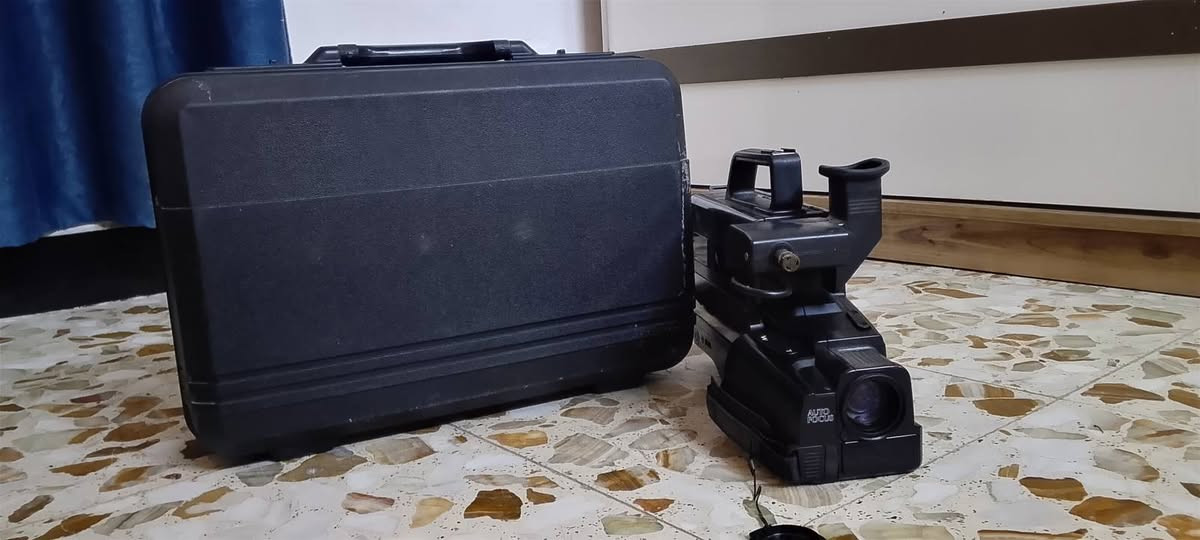 كامرة فديو VHS انتيكا
قيم و اخذها و بالعافية عليك 
مكاني بغداد ‏‪***********‬‏
