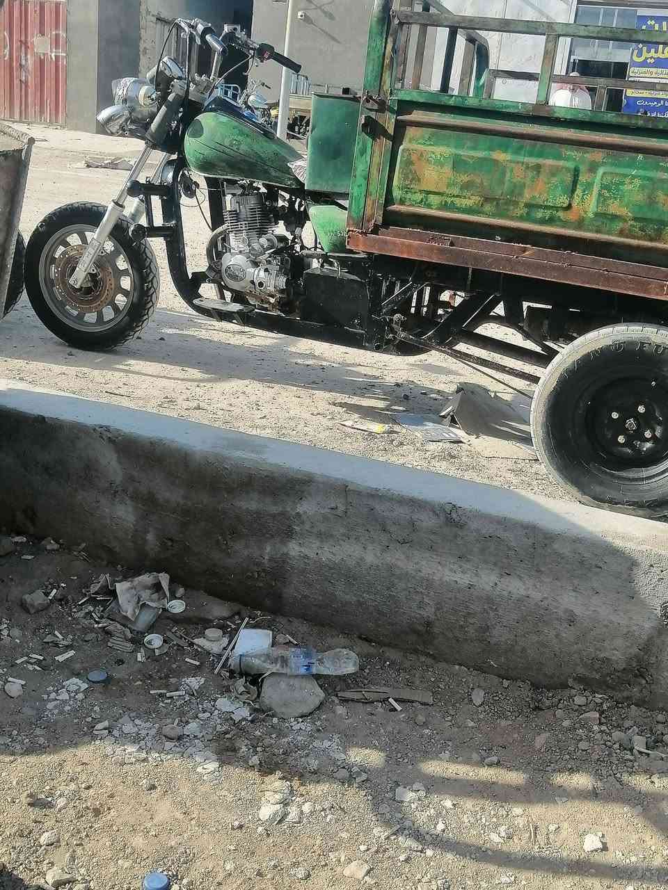 هاي العلويه 😂 للبيع والسعر بل خاص بيه خياس بل شاصي جه واحده كلك
