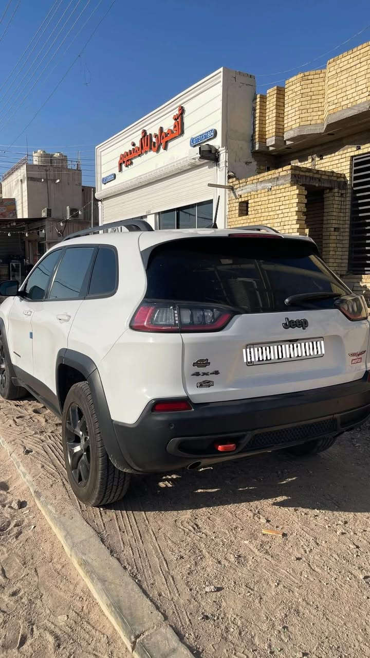 جيب بزون ترايل هوك مديل 19 رقم اربيل بأسمي
مكينه v6 3200
كير مكينه مكفول 
حادث تبديل بنيد فقط وبارد قليل
بيع او مراوس بجارجر او اوباما
*********** عمارة, ميسان
