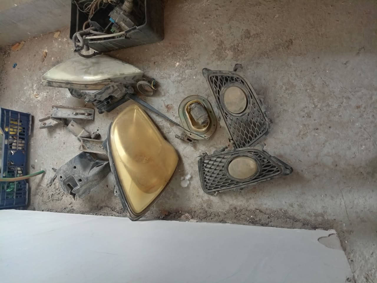 غراض للبيع سبورتج ٢٠٠٩ غراض بلادي أصلي وعندي راديتر اصليه وكاله الشراري يخابر رقم *********** كل الأغراض 200الف شلع والي يريد مفرد كلشي بسعره
