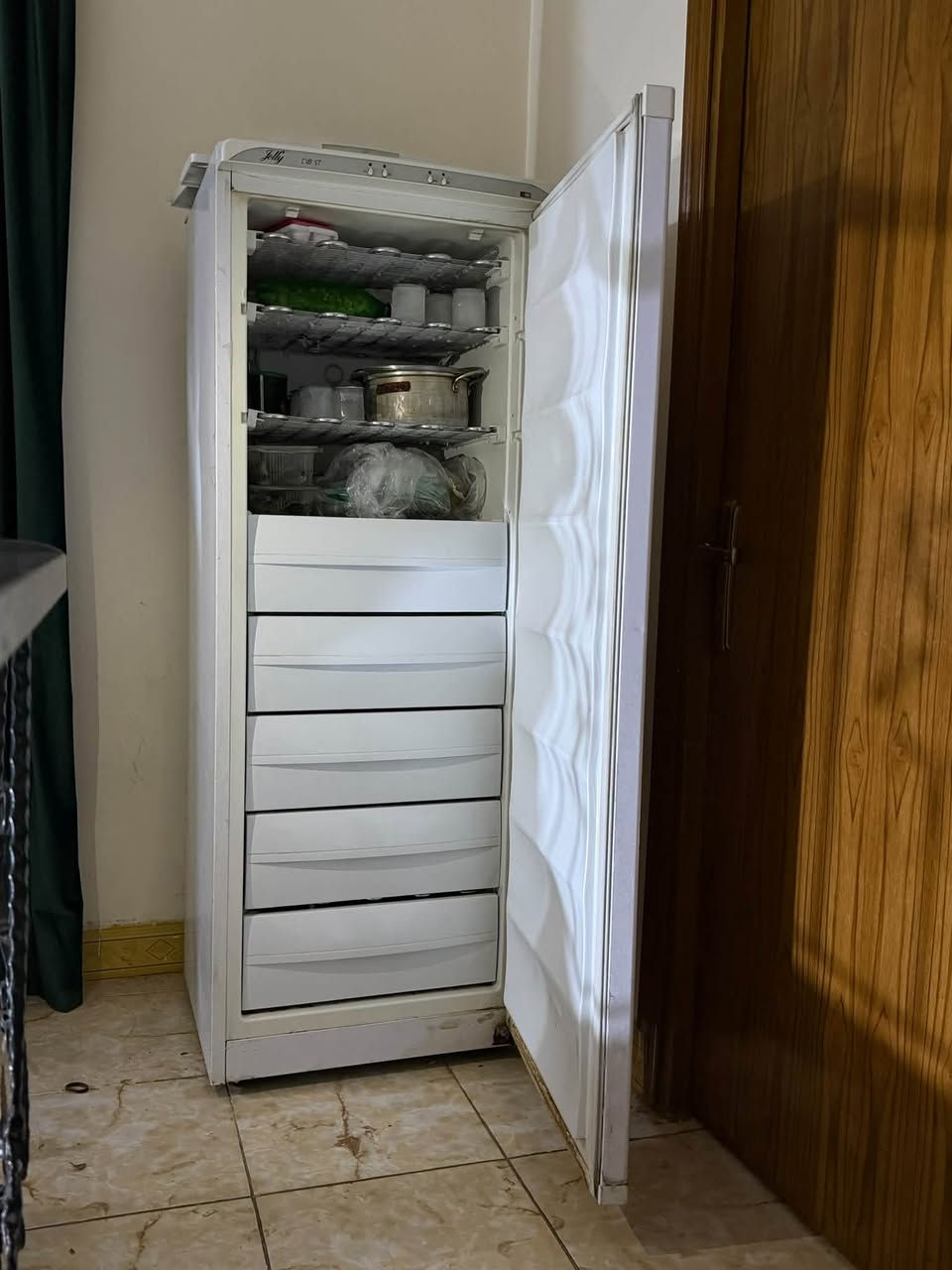 مجمدة عامودية للبيع
من شركة هاي لايف نظيفة كلش نايلون الصفاح بيها وتجميدها كلش زين مثل مموضح بلصور العنوان بغداد البياع 

رقم الهاتف ***********
