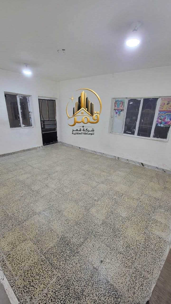 🏠 للإيجار بيت بسعر 650 ألف فقط وقابل للتفاوض!
دار بمساحة 100 متر، مناسب للعوائل ويحتوي على:

🔹 مدخلين
🔹 صالة
🔹 مطبخ
🔹 خدمات
🔹 غرفتين نوم
 • غرفة كبيرة
 • غرفة صغيرة

💰 بدل الإيجار: 650 ألف وقابل للتفاوض

📞 للاستفسار والتواصل:
***********

🏢 مكتب قمر للوساطة العقارية
