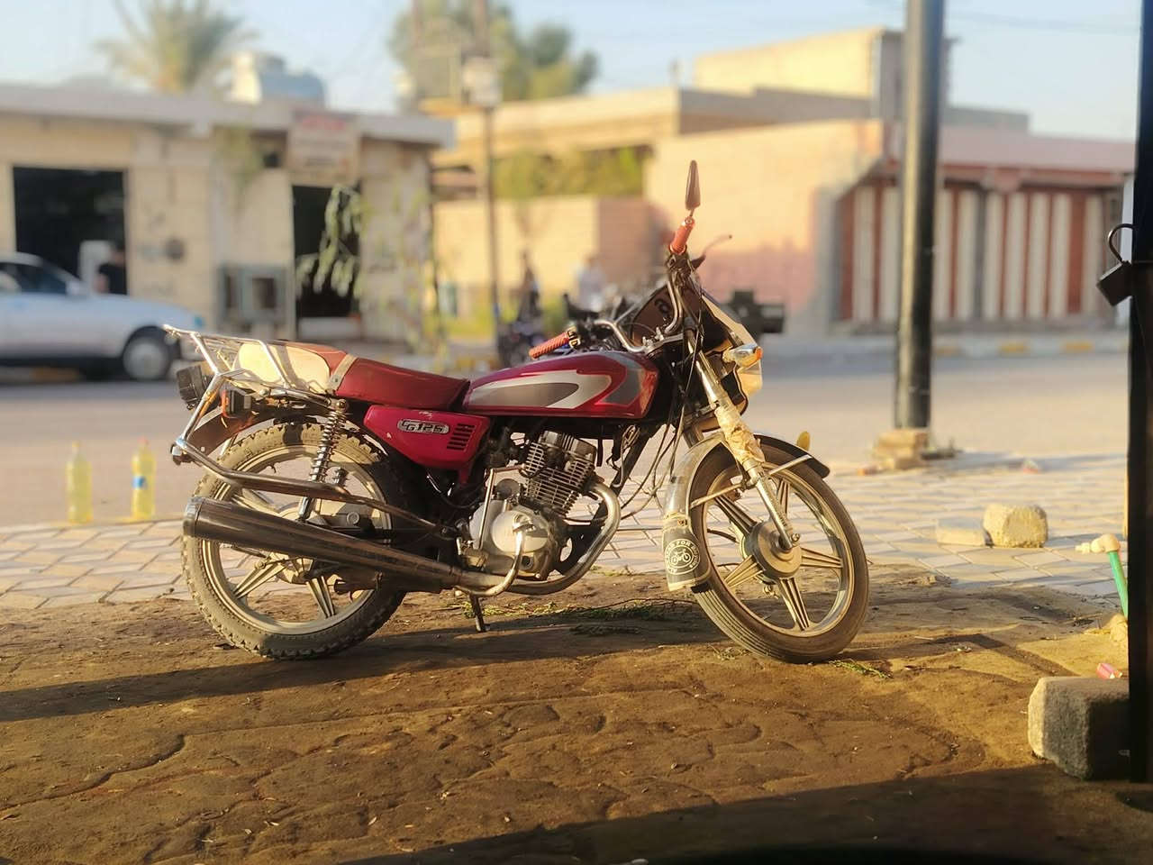 جني ٥ كير موديل ٢٠ 
محرك كهربائيات كلها شغاله 
ماطور ما تصرف عليه ربع تايرات كلها جدد وياله شرط 
مكاني بيجي 
سعره ٣٥٠ وبي مجال 
***********
