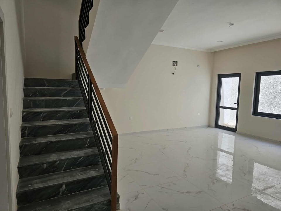 🏠 بيت للإيجار – في مدينة بوابة الكاظمية زون الملحق الاول
📐 المساحة: 221م

🛏️ عدد الغرف: 4 غرف

✨ حديقة وكراج

🍳 مطبخ وصالة واستقبال

💰 الإيجار: مليون مع الخدمات 70 الف دينار شهرياً قفل

📞 للتواصل:- ***********

نص مكتوب في الصور:
- AMWAJ INTERNATIONAL
- مدينة بوابة الكاظمية
- AL-Kadhimiya Gate City
- AMWAJ
- 6670
- بوابة الكاظمية
- تحفة معمارية بتصميمها الفريد
- مدينة الكاظمية الجديدة مدينة عصرية متكاملة مدينة الكاظمية الجديدة