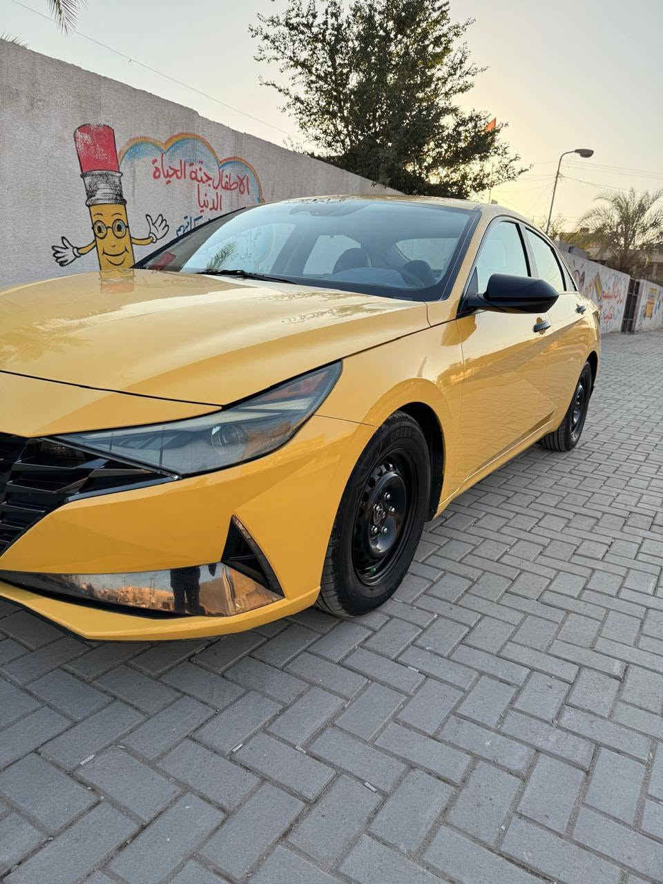 السلام عليكم للبيع النترا 2021 ماشيه 150الف كيلو متر سنويه بسمي تحويل ثاني يوم مصفره هيئه وغرامات السياره عليها ادامه كامله  ما ناقصها اي شي خير من الله وبل عافيه عل ياخذها حادثها طخات وما بيها ضربه قويه بدون  دواخل بدون يرباك حافت الجاملغ والبنيد صفحت اليومنه وشويه بروس الجاملغات الخلفين والصندك بيها اثر حاولب خفيف بل عراق سعرها 143 بيها مجال بصيط السياره حلوه وجديده وكامله ما متعوبه ولا راكضه عله يدي واني معتني بيها مكاني بغداد الشعب الهاتف *********** علي
