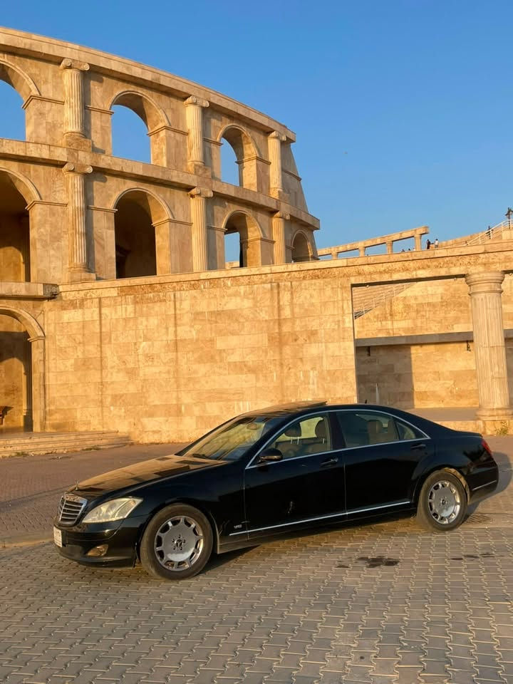 مرسدس S350
رقم كركوك بدون كمرك 
شرعي وكاله 
موصفات خمس بردات 
محرك مرغوب تنفس طبيعي 
حداديه جديدا 
تخم ويل جديد تاير جديد 
السعر 128
***********

