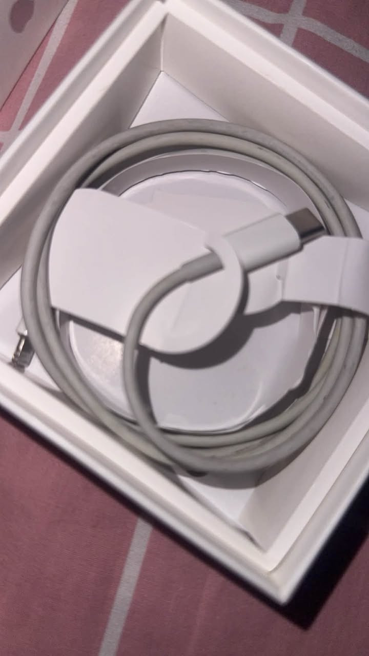 سلام عليكم ايربود ابل لأصلي
جيل 3 

AirPods

مستخدمته 

شاحنته موجوده 

كل الملحقات موجوده

فقط بيه مشكله سماعه ع اليمنه موشغاله 

وليسره شغاله تنبيه مهم!

شاحنته لأصليه موجوده هم 

كلشي موجود فقط سماعه ليمنه متشتغل وليسره شغاله شغاله ونظيفه

رايده 45 وبيه لشراي مجال رقمي واتساب 

وتوصيل عدي اكدر ادزه الك توصيل جميع المحافظات 
***********
