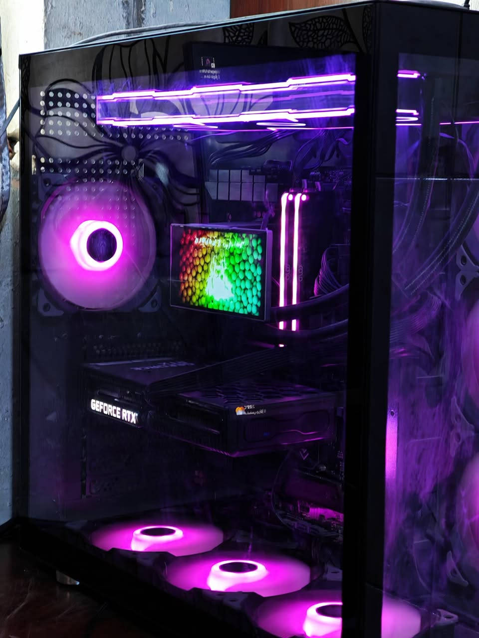 السلام عليكم للبيع pc كامله مكمله نضيفه ومواصفات حلوة
🖥️ مواصفات الكمبيوتر
المعالج: Intel Core i7-13700K — الجيل 13
كرت الشاشة: NVIDIA RTX 3060 — 12GB
الرام: DDR5 — 32GB
اللوحة الأم: ASUS TUF Gaming B760-Plus WiFi
المبرد: Pro Flow 360 — تبريد مائي 360mm
الكيس: Gaming Case — 7 Fans
التخزين: 2TB NVMe SSD
Samsung 980 — 1TB
Lexar NM620 — 1TB
مزود الطاقة: DeepCool DQ750ST — 750W 80+ Gold
النظام: Windows 11 Pro 64-bit
Wi-Fi
🖥️ الشاشة
MINIFIRE — 27"
FHD 1920×1080
IPS
120Hz
🔌 UPS
Lamassu — 3000VA
🎮 الملحقات
Keyboard: MageGee
Mouse: Trike Me — 12,800 DPI
Headset: ONIKUMA Gaming Wireless
بغداد
رقم *********** واتساب 
سعر خاص راسل وتدلل واتساب فقط
