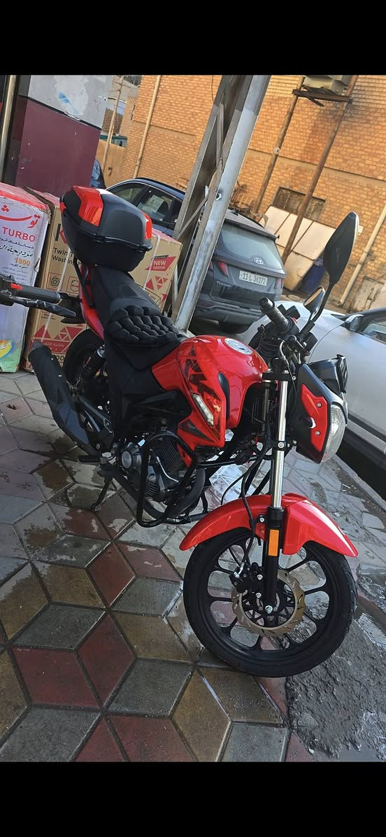 دراجة RK كي وي للبيع 
محرك 200cc 
كهربائيات كلهن شغاله 
نظافه 99% 
مكينه مكفولة 
مرقمة اربيل باسمي نفس اليوم نروح نحول 
تخم تايرات جدد 
ماشيه 25 الف فقط 
ومعودها ع بانزين محسن ودهن لو امزويل لو انايل حصراً
مكان الدراجه بغداد / بغداد جديده / شارع المسبح 
للاستفسار متواجد 24 ساعه ع فيس 
ورقم الهاتف : ***********
السعر خاص فقط 
دراجه نظيفه واستعمال طبيب
