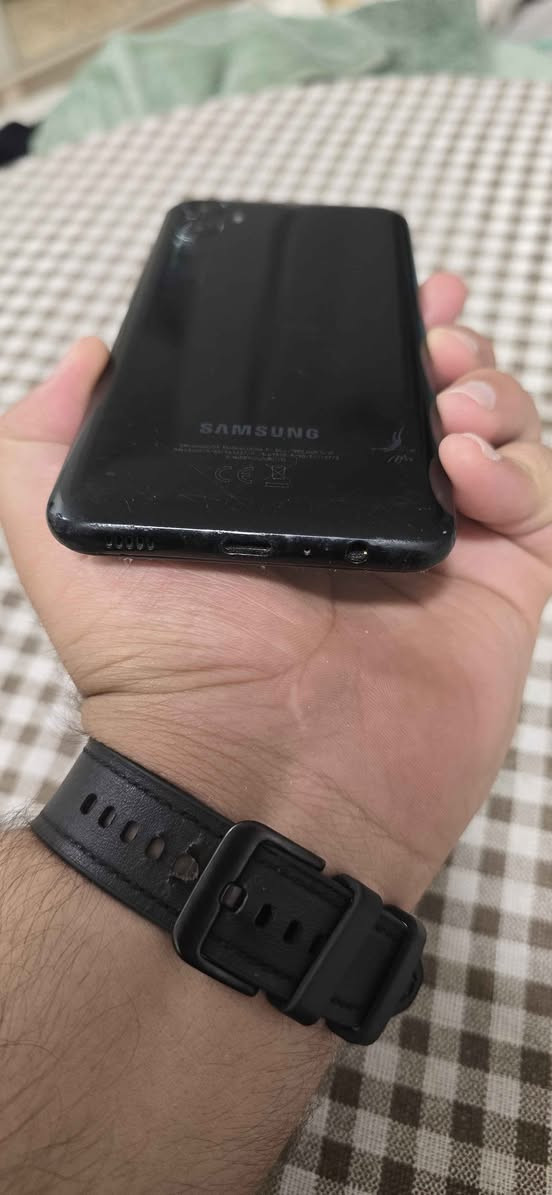 للبيع هاتف Samsung Galaxy A04e، الجهاز نظيف جداً ومكفول من أي خلل مصنعي.
​📌 المواصفات:
​الموديل: Galaxy A04e
​الذاكرة الداخلية: 32 جيجابايت (ويدعم كارت ميموري).
​الرام: [  3 جيجا] + يدعم ميزة زيادة الرام افتراضياً (RAM Plus).
​البطارية: 5000 مللي أمبير (تدوم طويلاً).
​الشاشة: 6.5 بوصة HD+.
​💰 السعر: 75,000 دينار عراقي (قفل).
​المكان: [بغداد حي الجهاد]
للتواصل: [***********] بغداد, العراق
