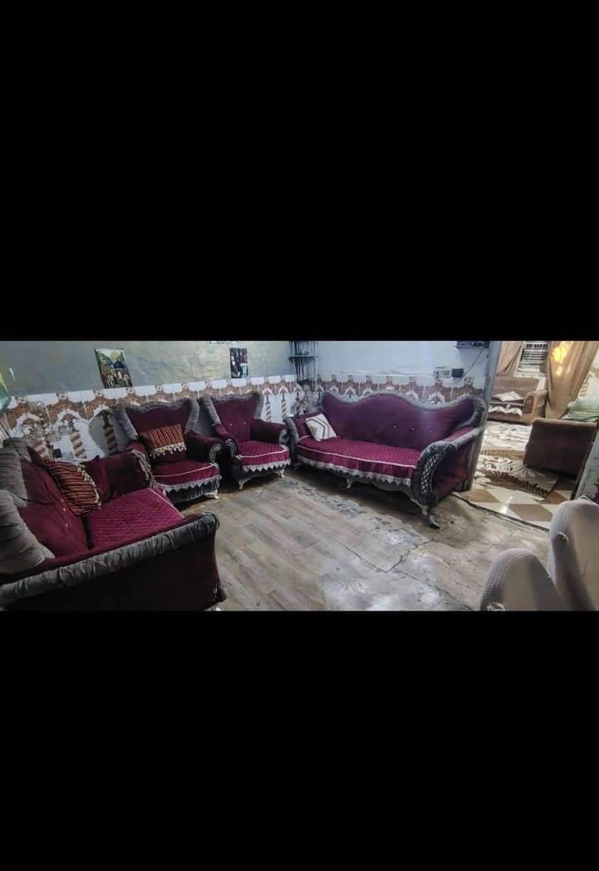 السلام عليكم بيت للبيع ب شأرع المعهد قرب المنصه مساحه البيت ٢٠٠ متر يتكون  غرفتين جوه مع ترك صاله حمام داخلي استقبال ومطبخ حمام خارجي مع أسواق مع البيت كراج كبير مع أثاث البيت  ***********
