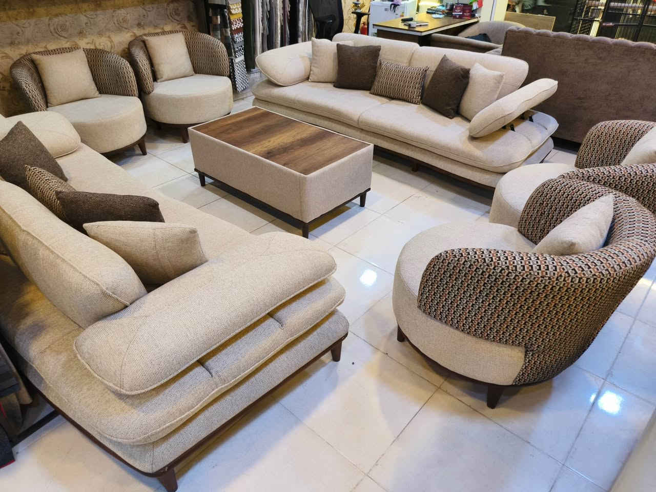 موبليات لا ماسو 🛋️ 
تخم تركي مستخدم ماركة قيصر هوم نظافة مالة ١٠٠٪؜
سعر الشراء ١٦٠٠$ 
اليوم عارضي الكم بسعر :850$ 

يتوفر توصيل 🚚 الى جميع محافظات العراق
للحجز الفوري راسلنا واتساب☎️:***********  
📍العنوان اربيل سايدين المنارة مقابل سوق اللنكة الجديد مقابل عمارة F
⏰ يومياً من 10 صباحاً لـ 11 ليلاً أربيل, العراق
