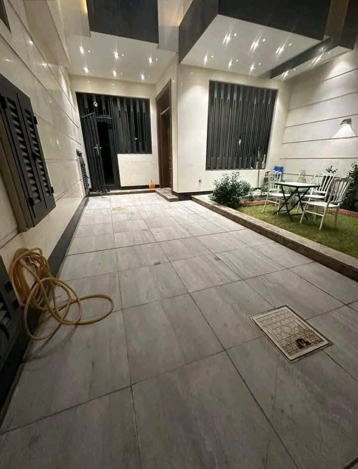 دار للبيع-موقعه البنوك مربع الفتلاوي بناء حديث درجة اولى
للتواصل /*********** 
( المساحه ١٨٠ متر) 
يحتوي على :
-اربعه نوم سويت 
-استقبال
-ومطبخ حار بارد 
-صاله كبيره 
-كراج سيارات وحديقة داخلية وخارجية 
-الواجهه مرمر ارضيات مرمر 
-بناء حديث درجة اولى بناء سنة ٢٠٢٤
علماََ توجد لدينا عروض اخرى بمساحات مختلفه 

نستقبل عروضكم كافة وتسويقها مجاناََ

ونستقبل طلباتكم كافة وتوفيرها باسرع وقت 

للتواصل والاستفسار شركة كل العرب 
موقعنا-البنوك شارع الكنيسة مجاور روضه البنوك الأهلية  
الشركه مجاز رسميا من قبل غرفة تجارة بغداد.
شهاده وكيل عقاري معتمد من منصه عقاري

