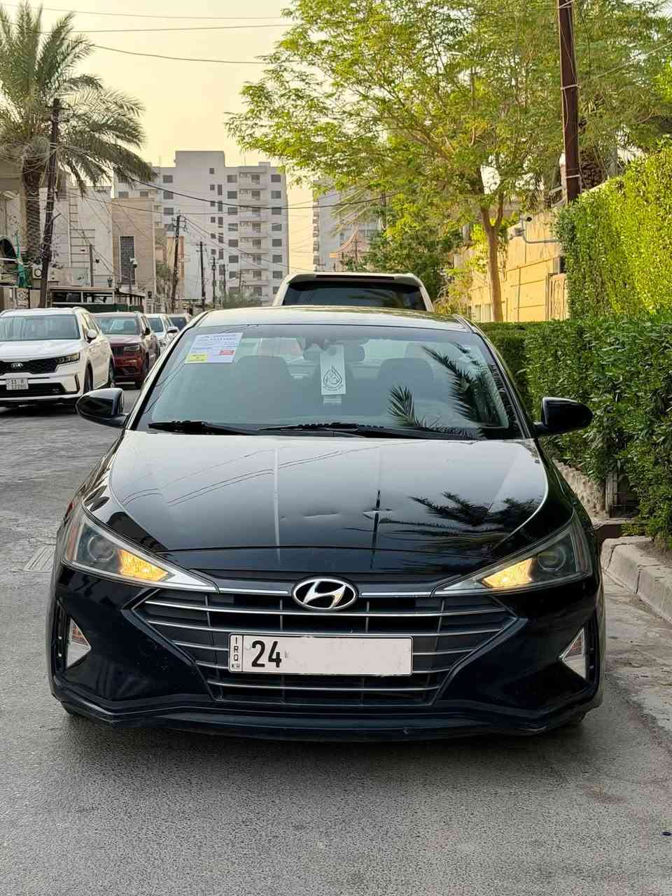 السلام عليكم
النترا 2020 امريكي 
رقم دهوك الانكليزي بأسمي 
حادثها طخه بالبيبان وبالصندوق 
السياره كلها ليبل واحد بدون تبديل 
مكينه ٢٠٠٠دوش وكير  مامفتوحات 
كير حداديه تخم تاير تبريد خير من الله 
سياره جديده جداً 
ماشيه 93 حقيقي 
السعر ١٠٧وبي مجال بسيط 
المكان بغداد 
رقم الهاتف *********** 
((غير متواجد ع فيس))
