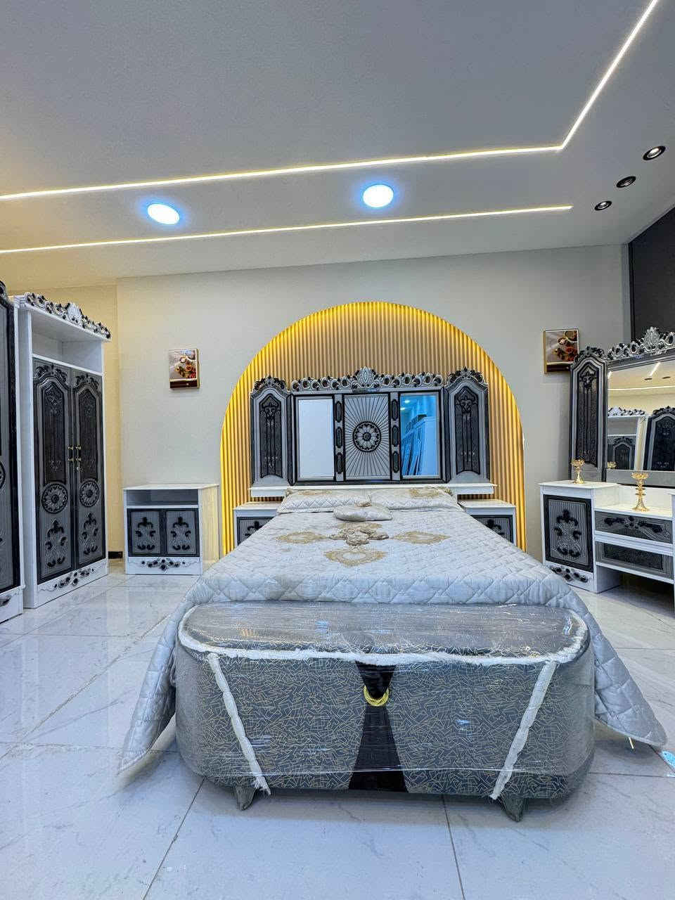 مليون عراقي فقط 😍 تحصل كل هذه الجمال.

غرف نجاره عراقيه 💯💯
تتكون من 7 قطع 

عرض الكنتور 3 و20سم
ارتفاع الكنتور 2 و20سم
السرير بلوك ٦ ارجل
طول السرير 200 سم 
عرض السرير 160 سم 

الضهر براغي وليس كبس 

للاستفسار والحجز مراسله واتس اب ***********
