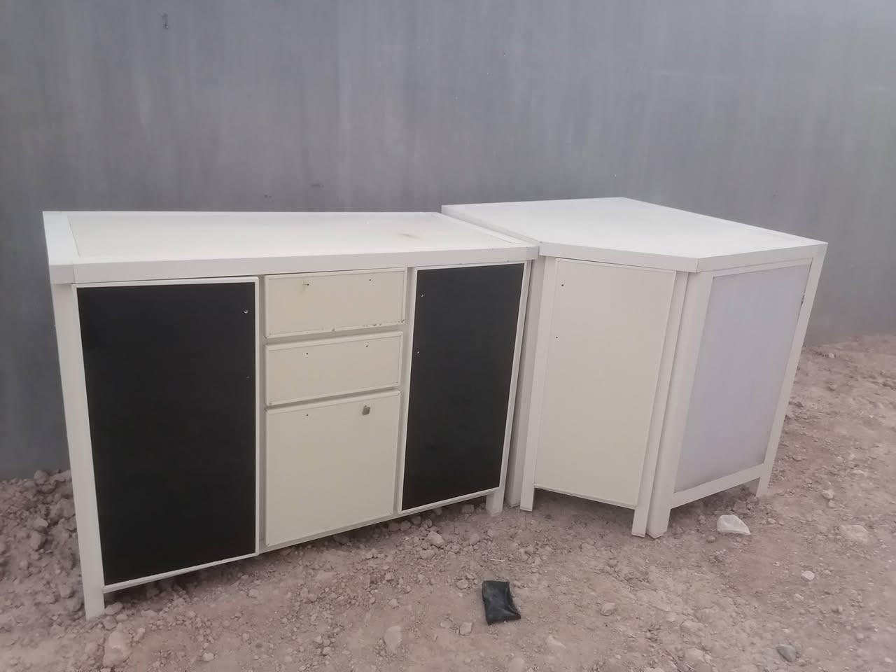سلام عليكم
كونتر للبيع نضيف حطاطه 5 امتر طابقين وسنك متر ونص نفس اللون سعر 450 بي مجال رقم هاتف *********** واتساب موجود
