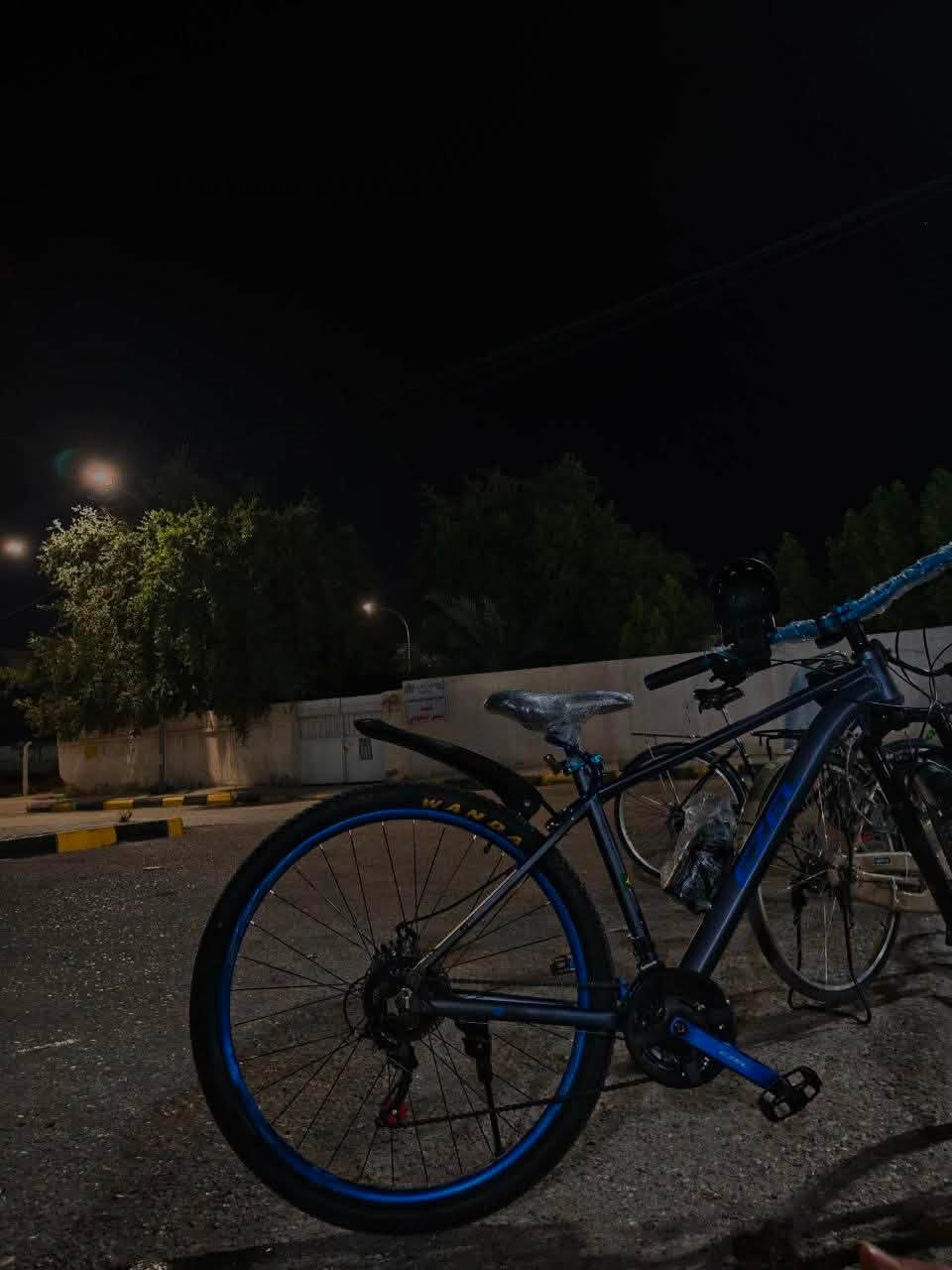 🚲 بايسكل AZEL للبيع نظافة 💯
💰 السعر: 175 ألف فقط وبي مجال 

• شركة AZEL

• بايسكل جبلي MTB

• دبلات شغّالة 🚨

• ديسك بريك أمامي وخلفي

• تعشيقات متعددة

• شوكة أمامية

• إطارات جبليّة

• كرسي قابل للتعديل

• نظيف وحالته زينة + بم هوه مجاني 🚨

📩 للجادين مراسلة واتساب او الاتصال 

***********
