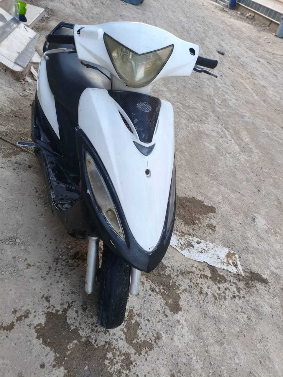 دراجه كاماكو جي 4 نضيفه مشيها خير من الله تشتغل سلف عداد هورن لايتات اشاير كامله من كلشي سعرها 250 وبيها مجال.  الشراي يراسلني مكاني سوق الشيوخ *********** واتساب
